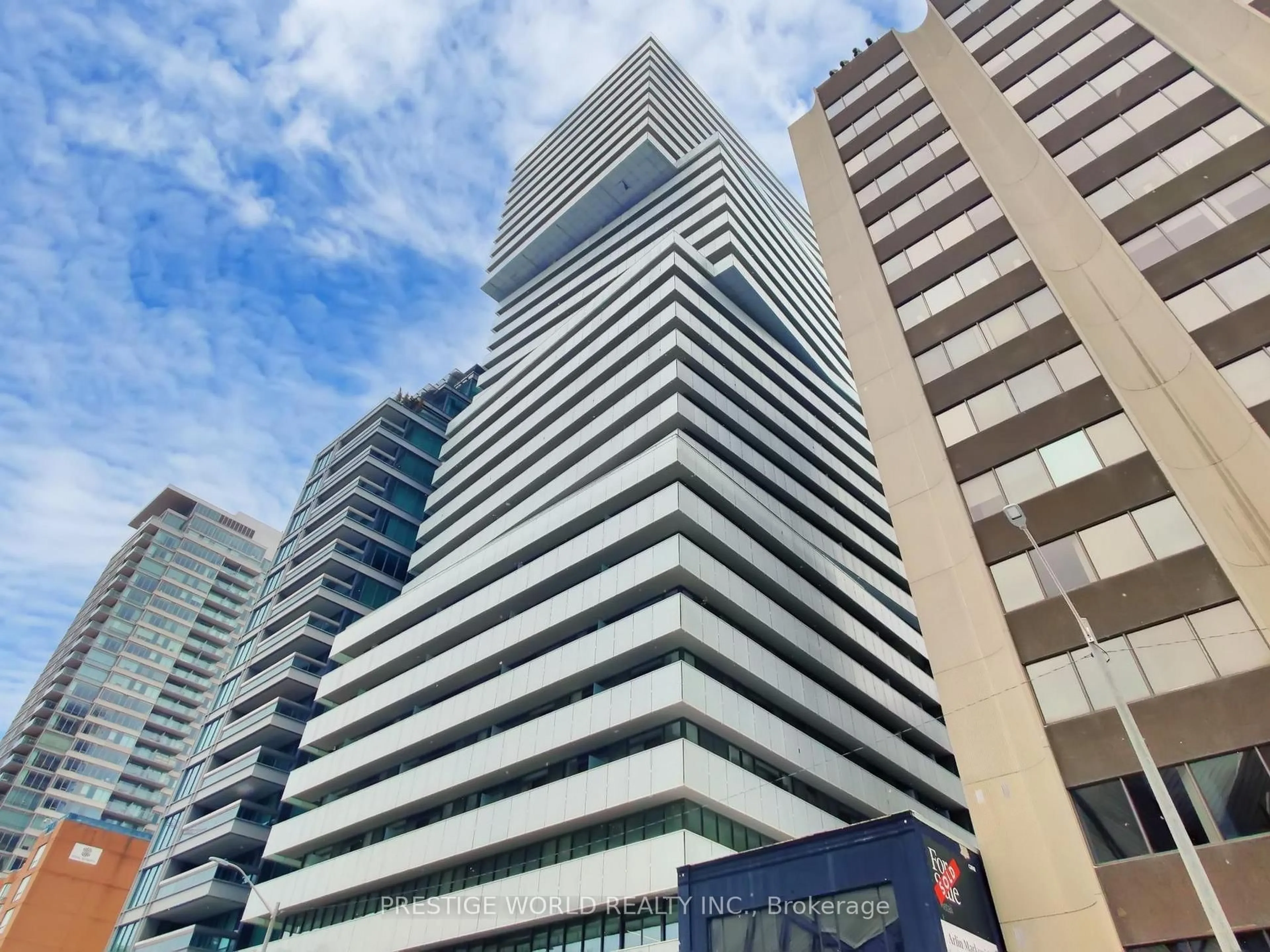 Indoor foyer for 200 Bloor Street West St #1401, Toronto Ontario M5S 1T8