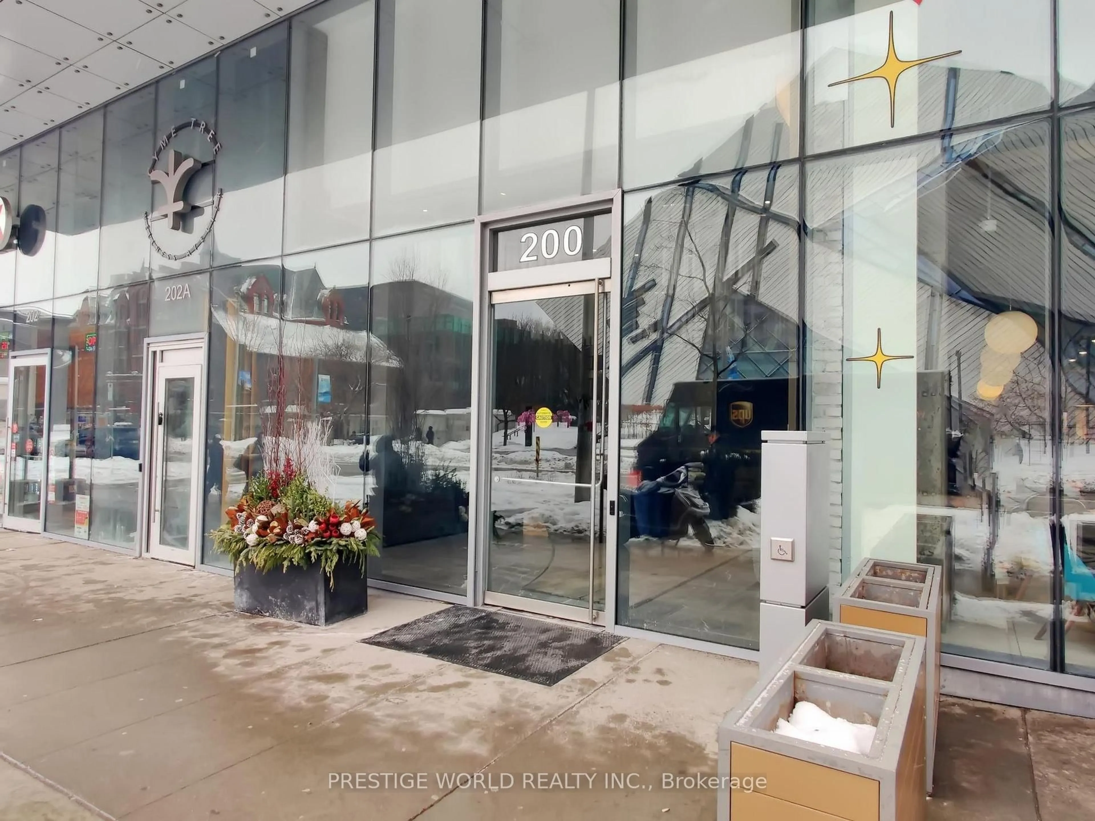 Indoor foyer for 200 Bloor Street West St #1401, Toronto Ontario M5S 1T8
