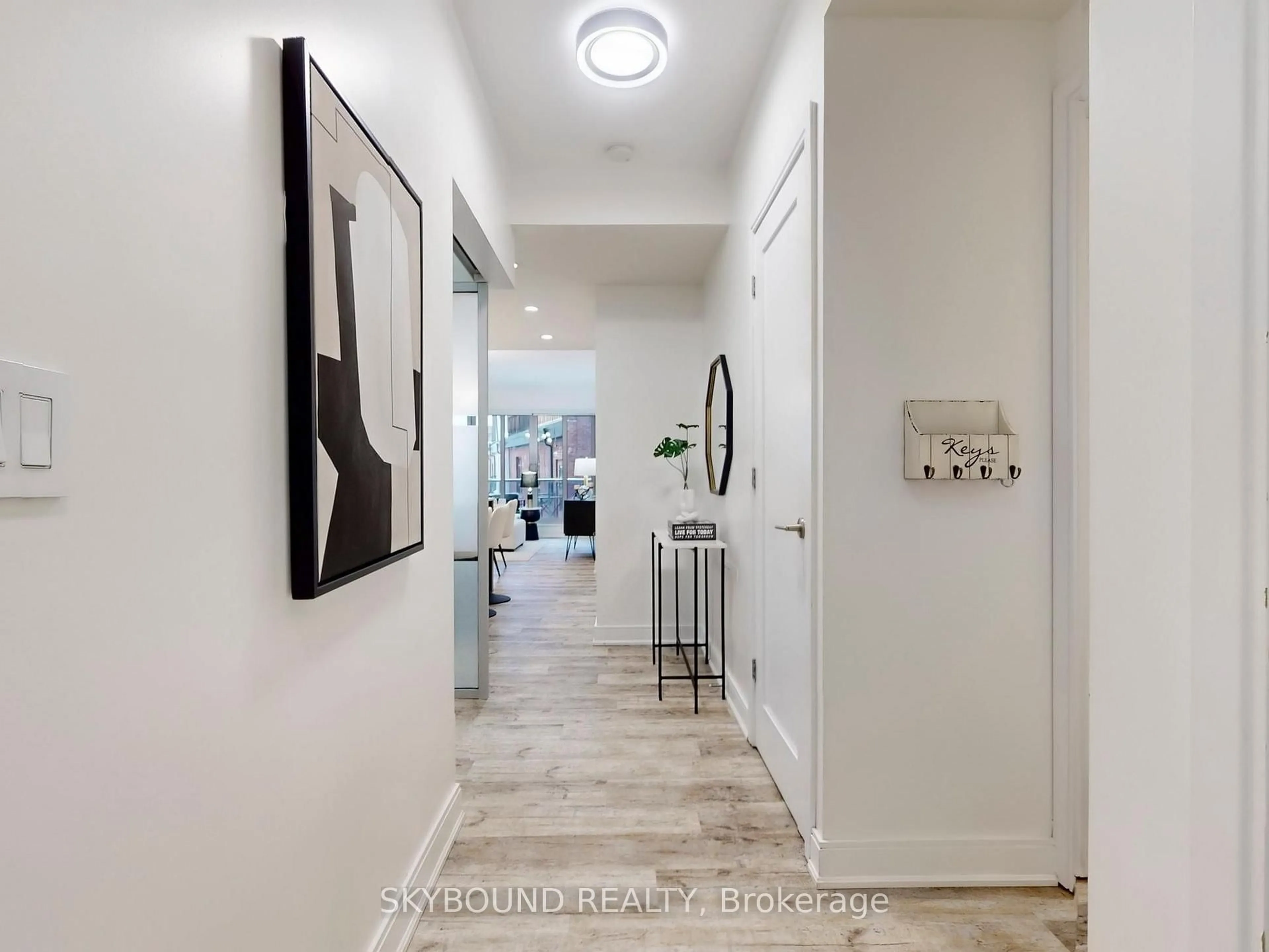 Indoor entryway for 55 Front St #612, Toronto Ontario M5E 0A7