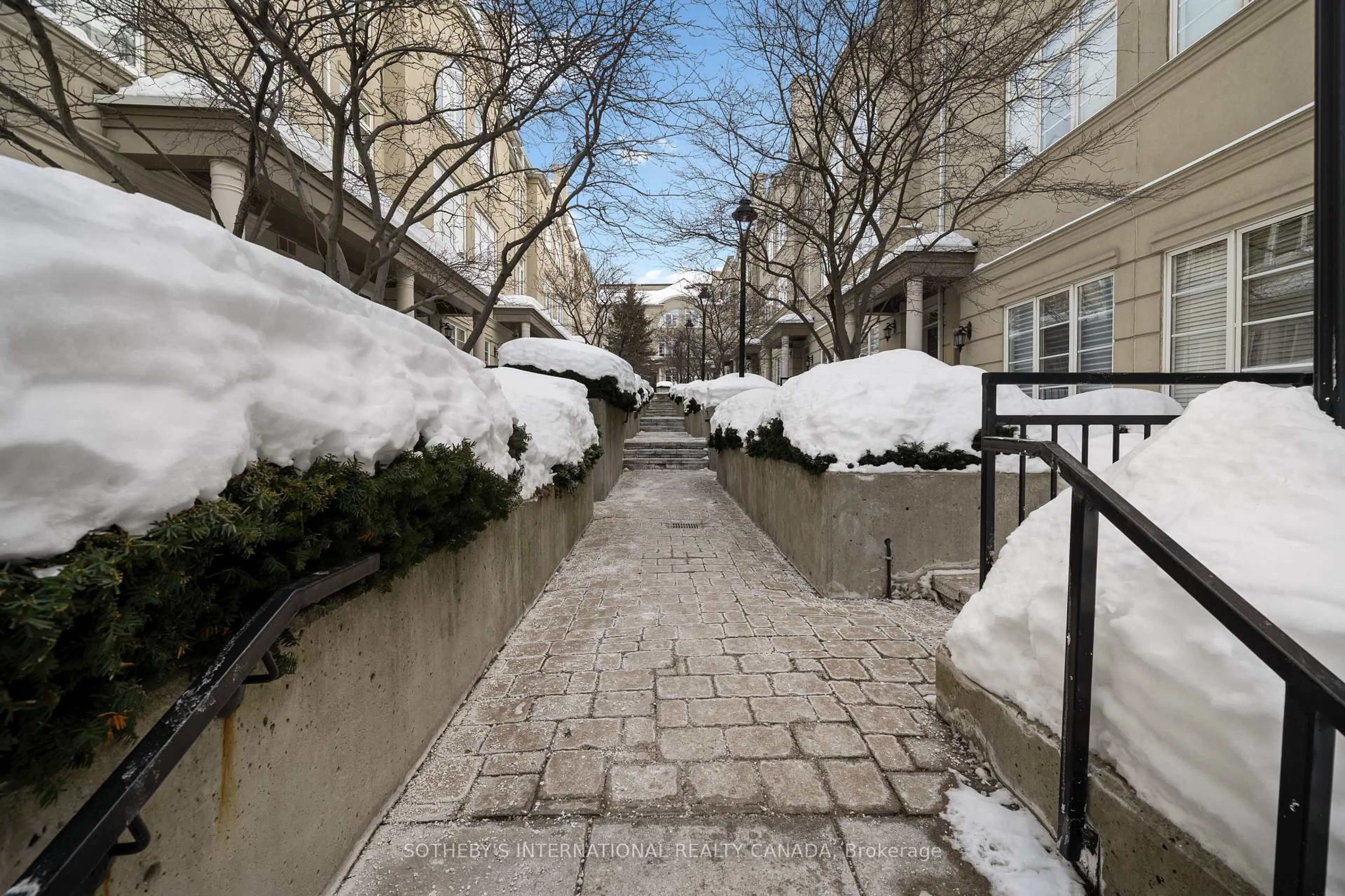 Patio, street for 47 York Mills Rd #205, Toronto Ontario M2P 1B6