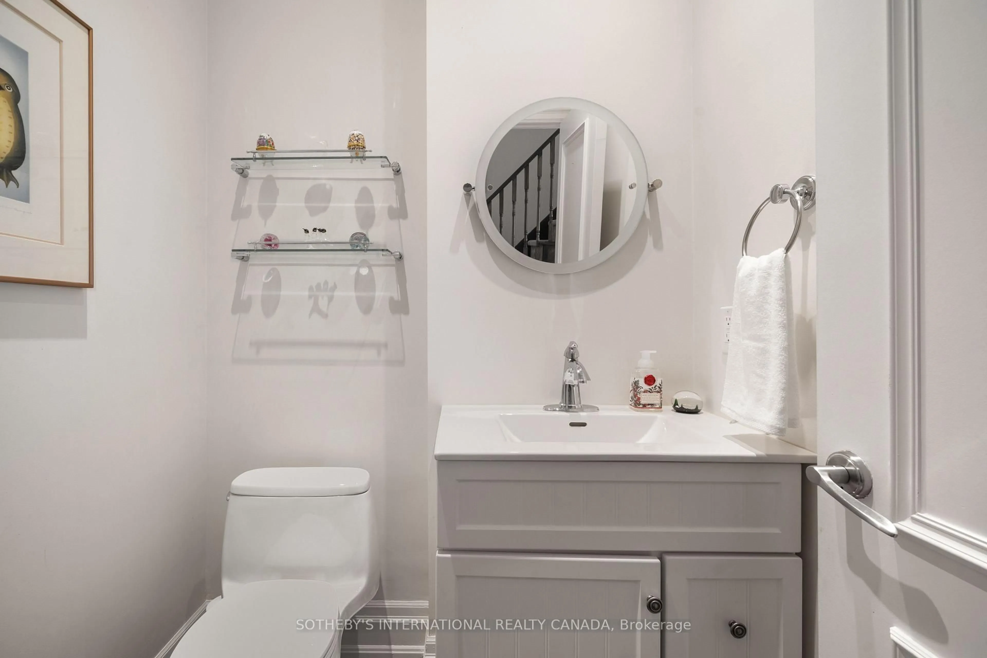 Standard bathroom, ceramic/tile floor for 47 York Mills Rd #205, Toronto Ontario M2P 1B6