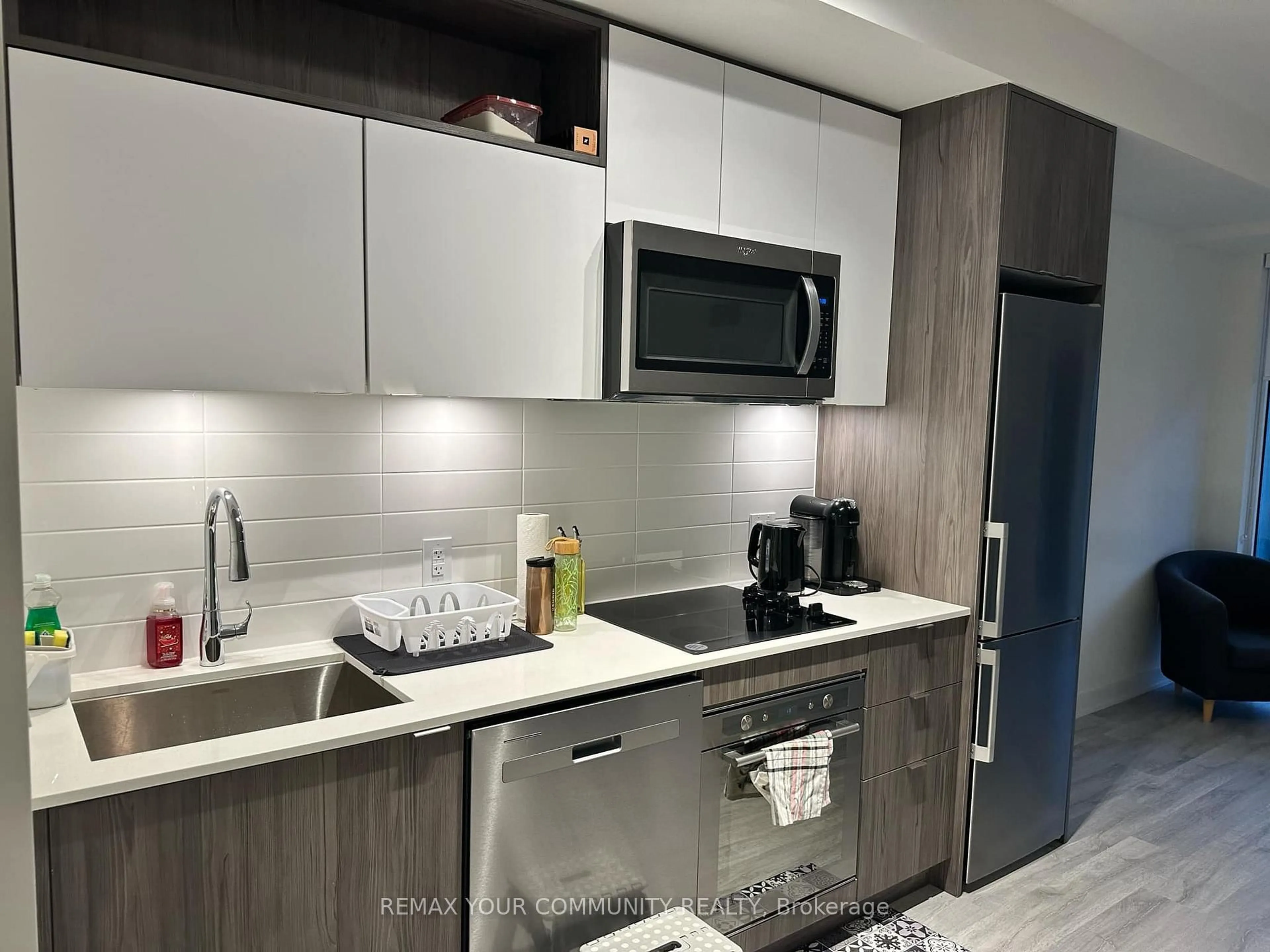 Standard kitchen, unknown for 60 Princess St #718, Toronto Ontario M5A 2C7