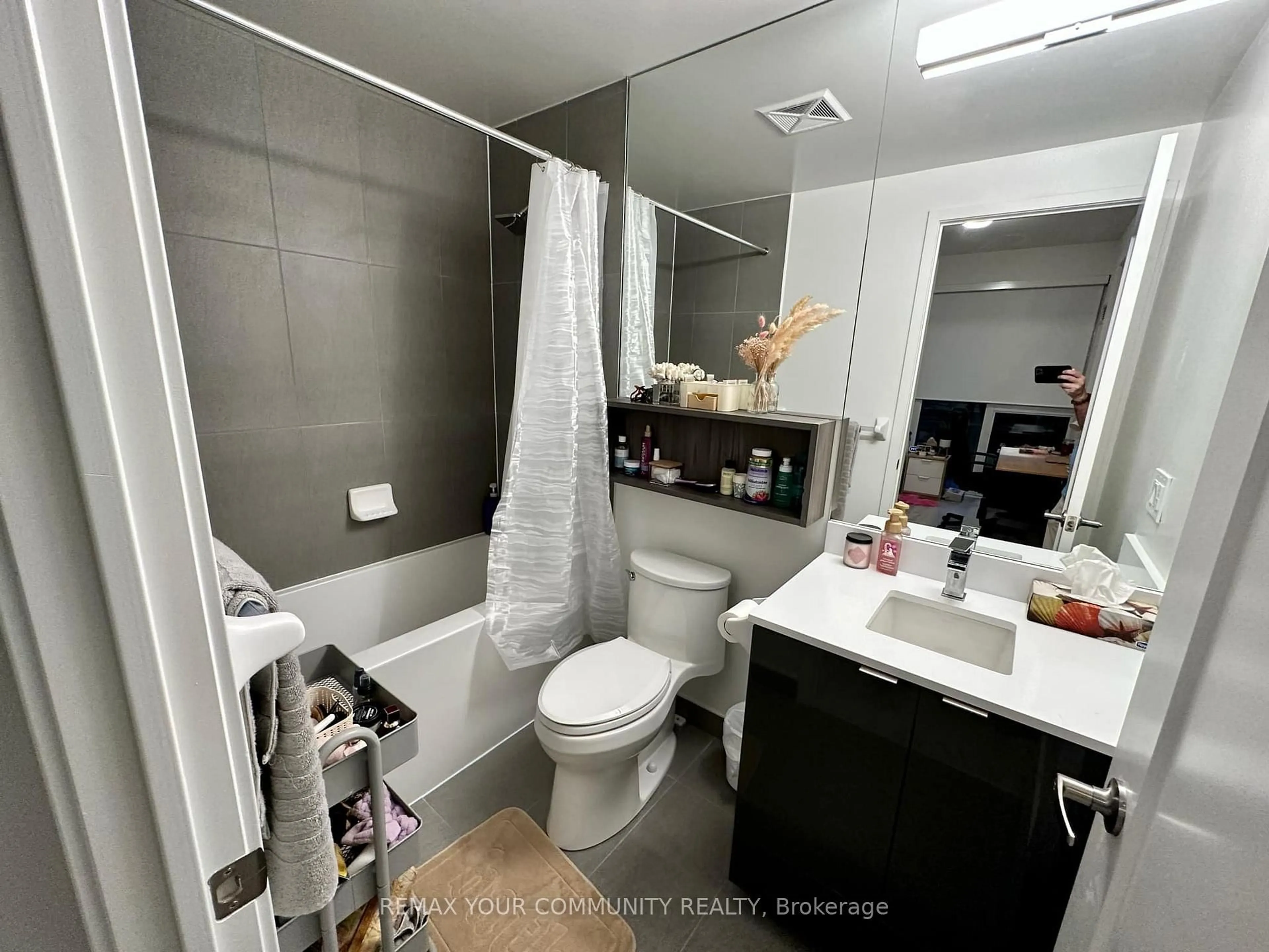 Standard bathroom, ceramic/tile floor for 60 Princess St #718, Toronto Ontario M5A 2C7