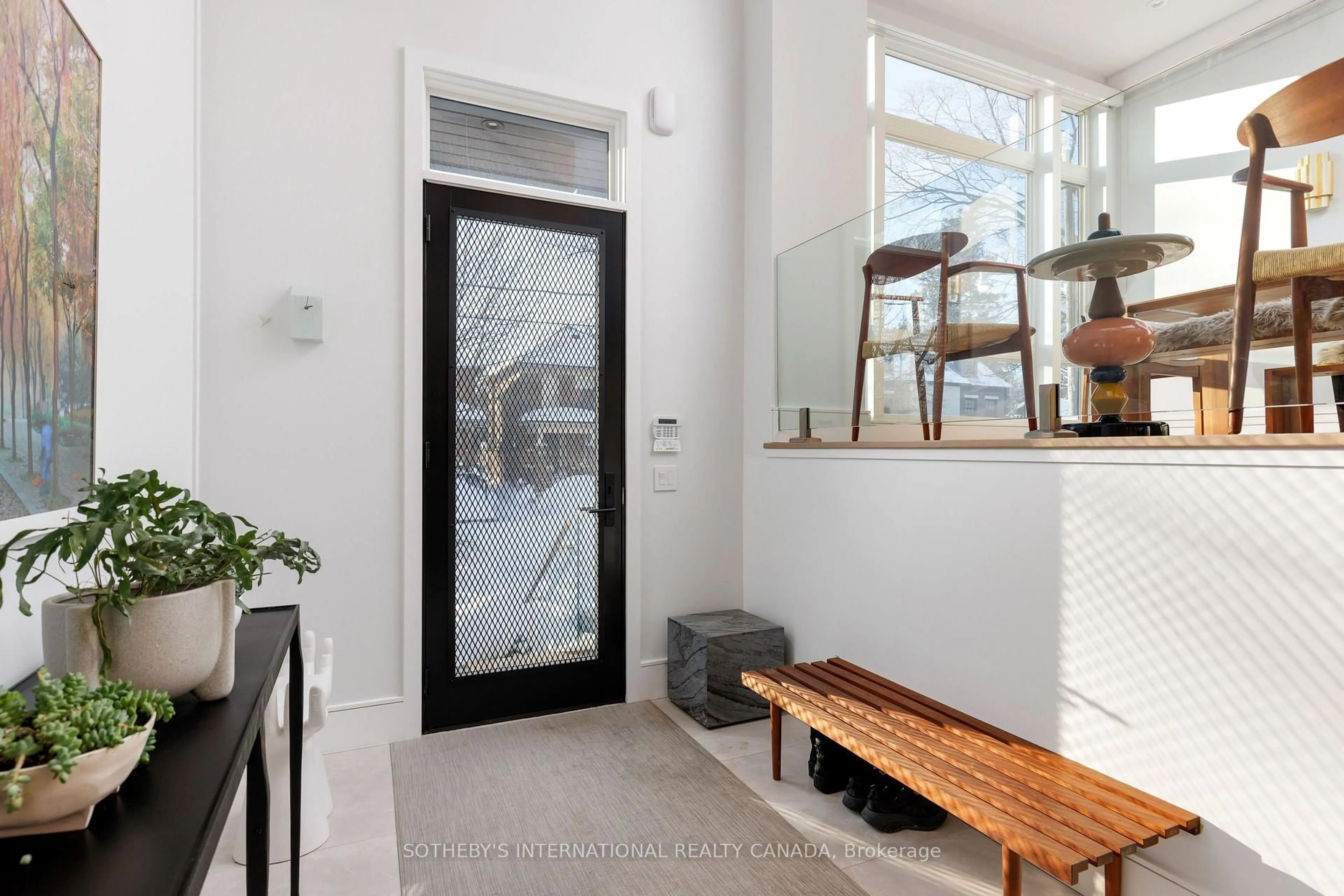 Indoor entryway for 313 Rosewell Ave, Toronto Ontario M4R 2B1
