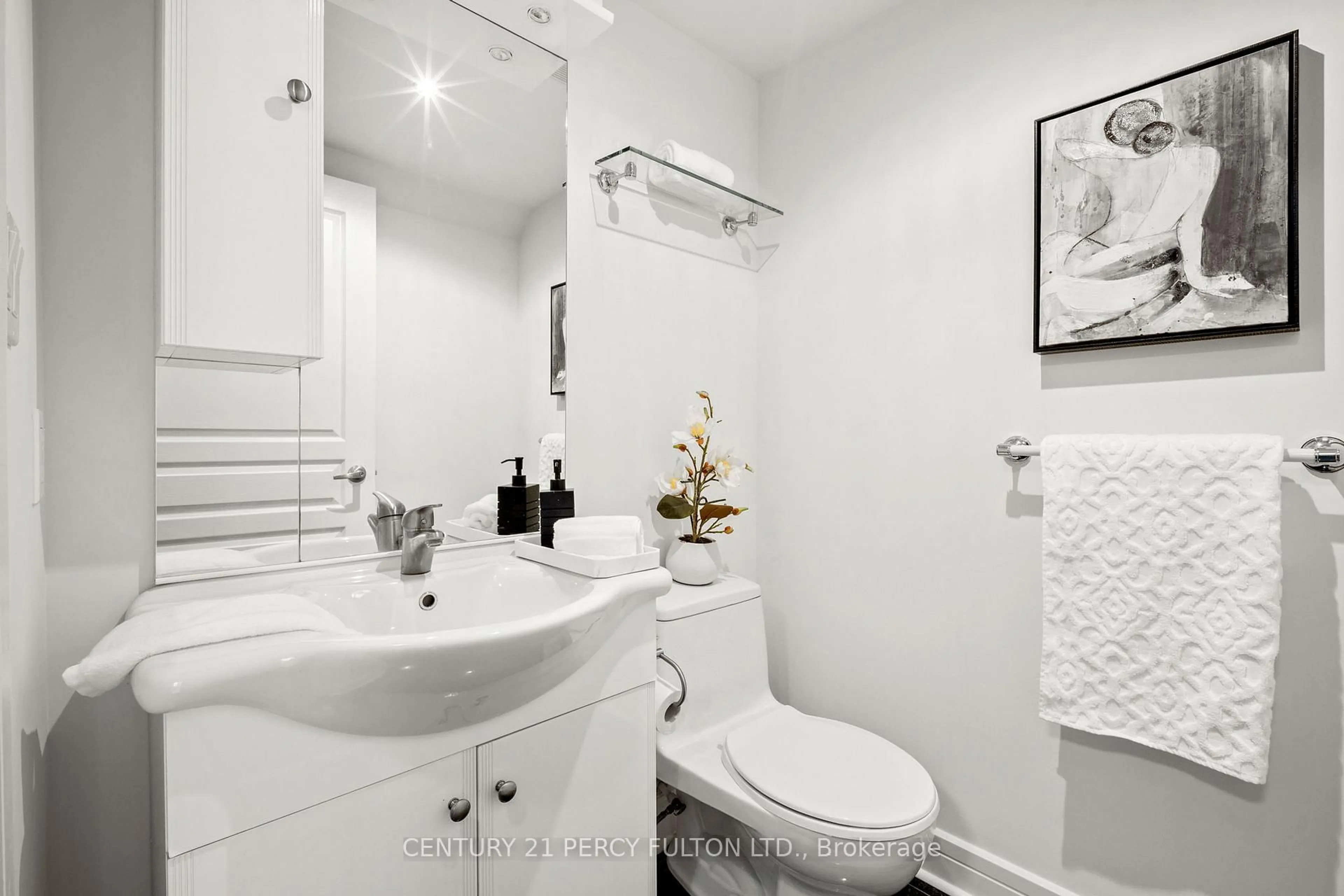 Standard bathroom, ceramic/tile floor for 1 Avondale Ave #LPH04, Toronto Ontario M2M 7J1
