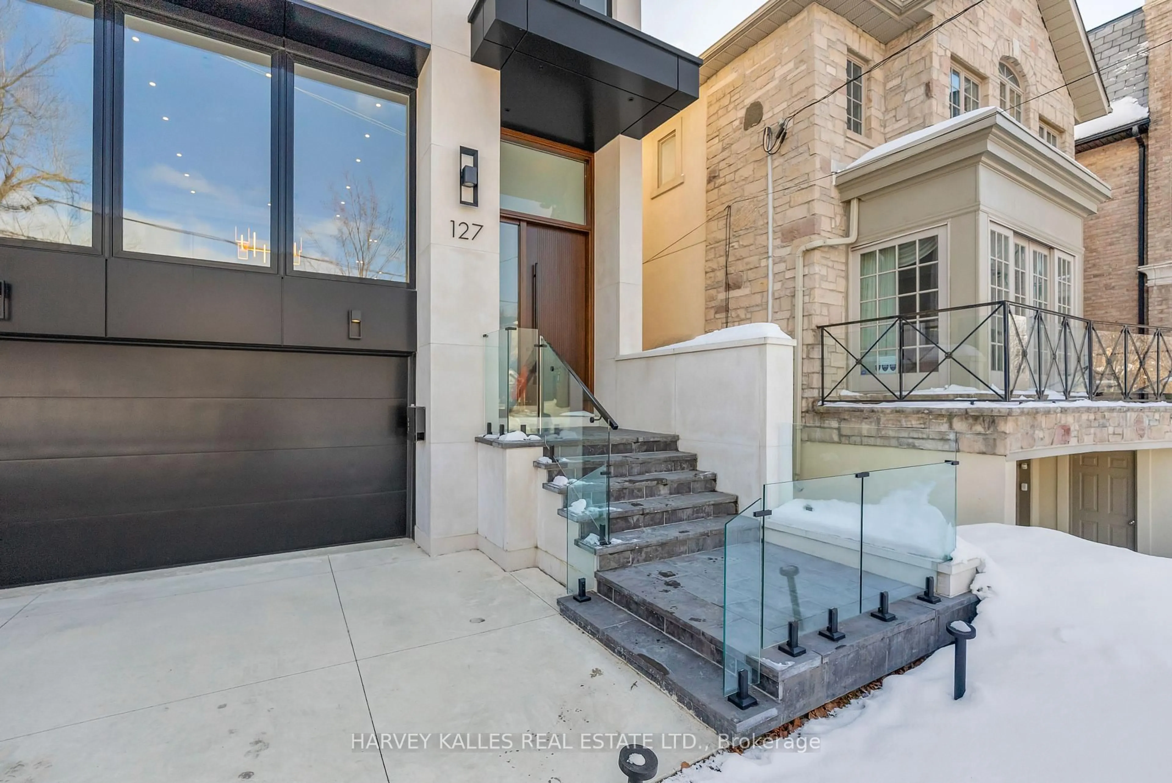 Unknown for 127 Joicey Blvd, Toronto Ontario M5M 2T8