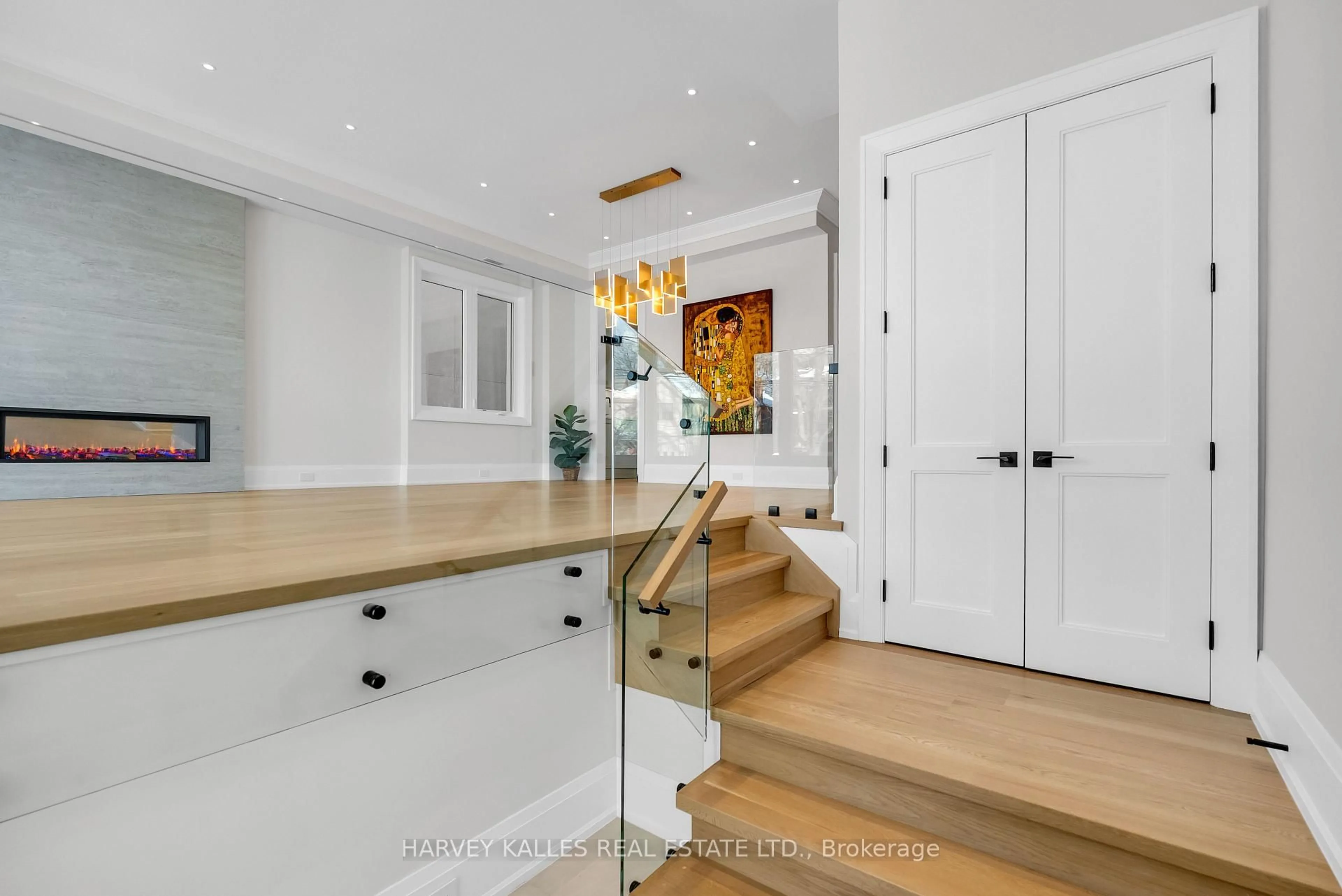 Unknown for 127 Joicey Blvd, Toronto Ontario M5M 2T8