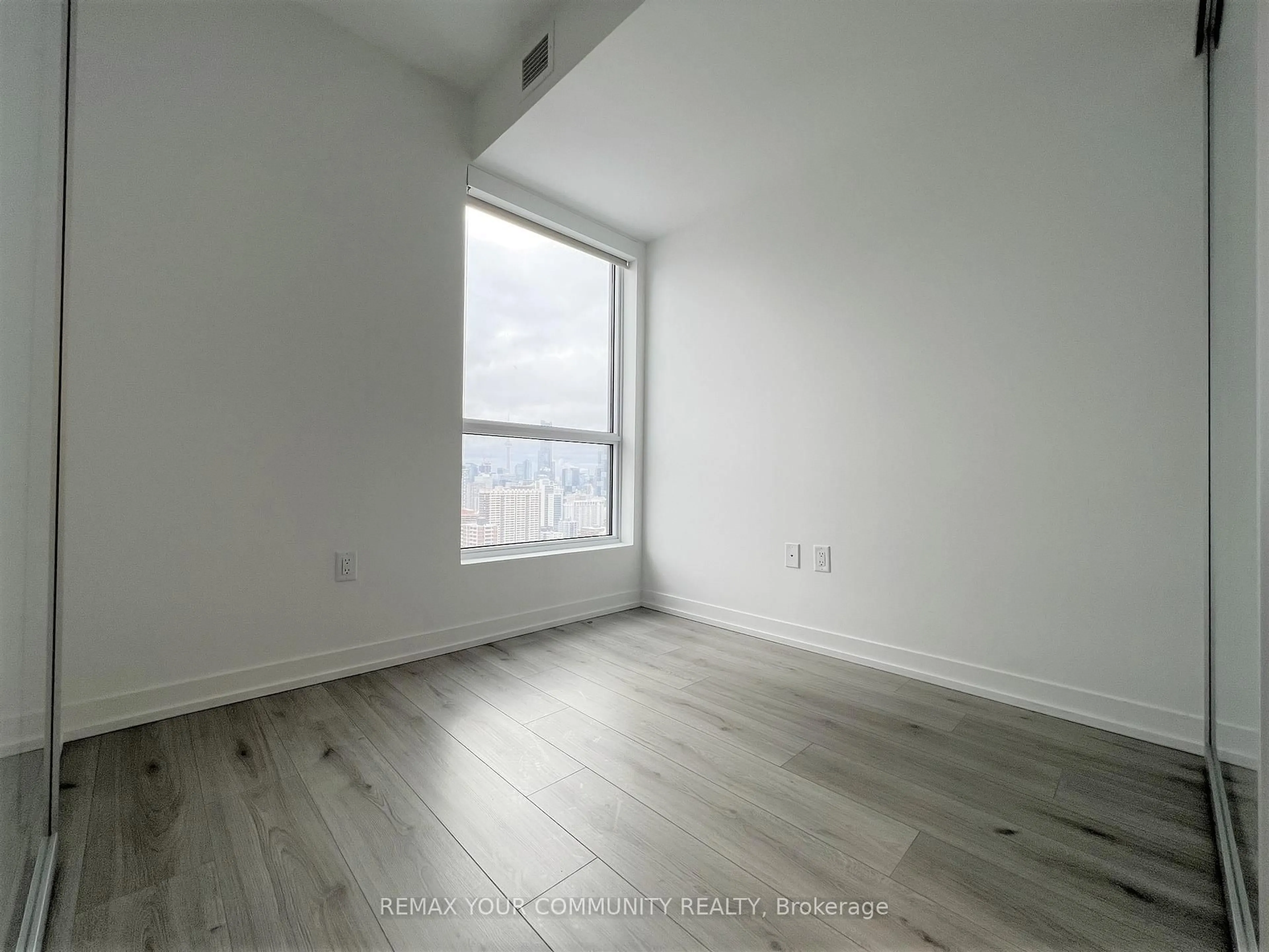 A pic of a room for 395 Bloor St #2601, Toronto Ontario M4W 1H7