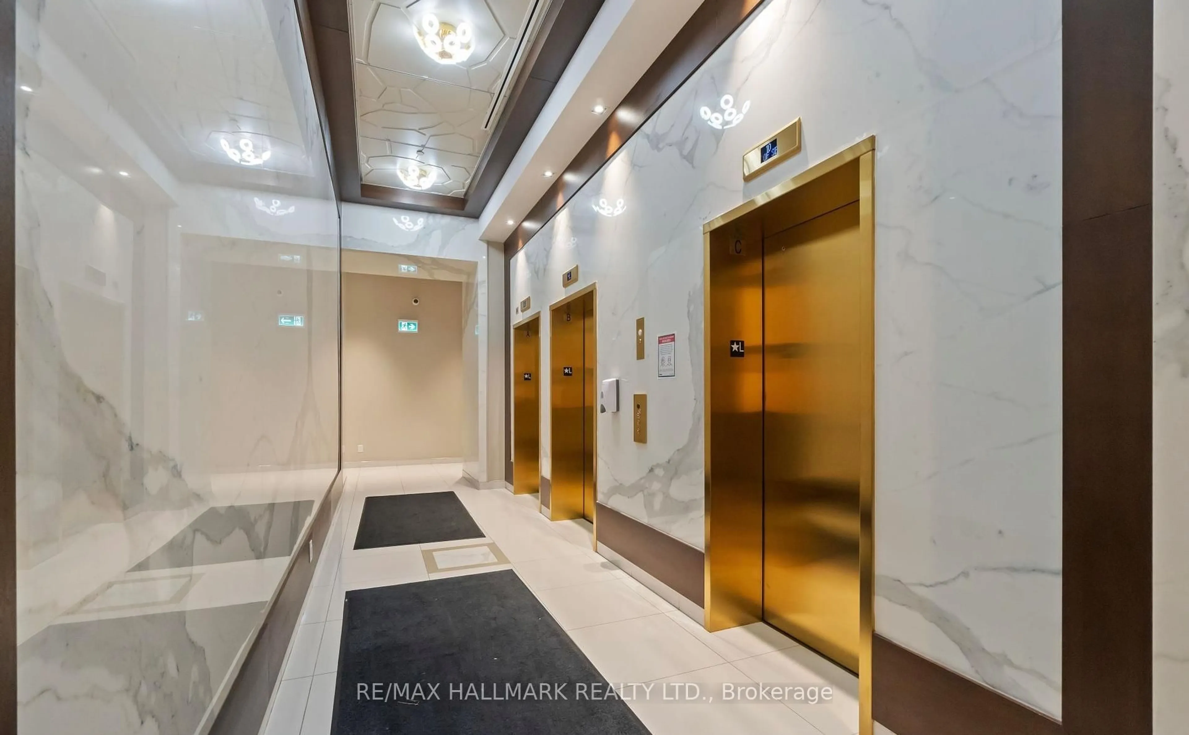 Indoor foyer for 591 Sheppard Ave #720, Toronto Ontario M2K 1B4