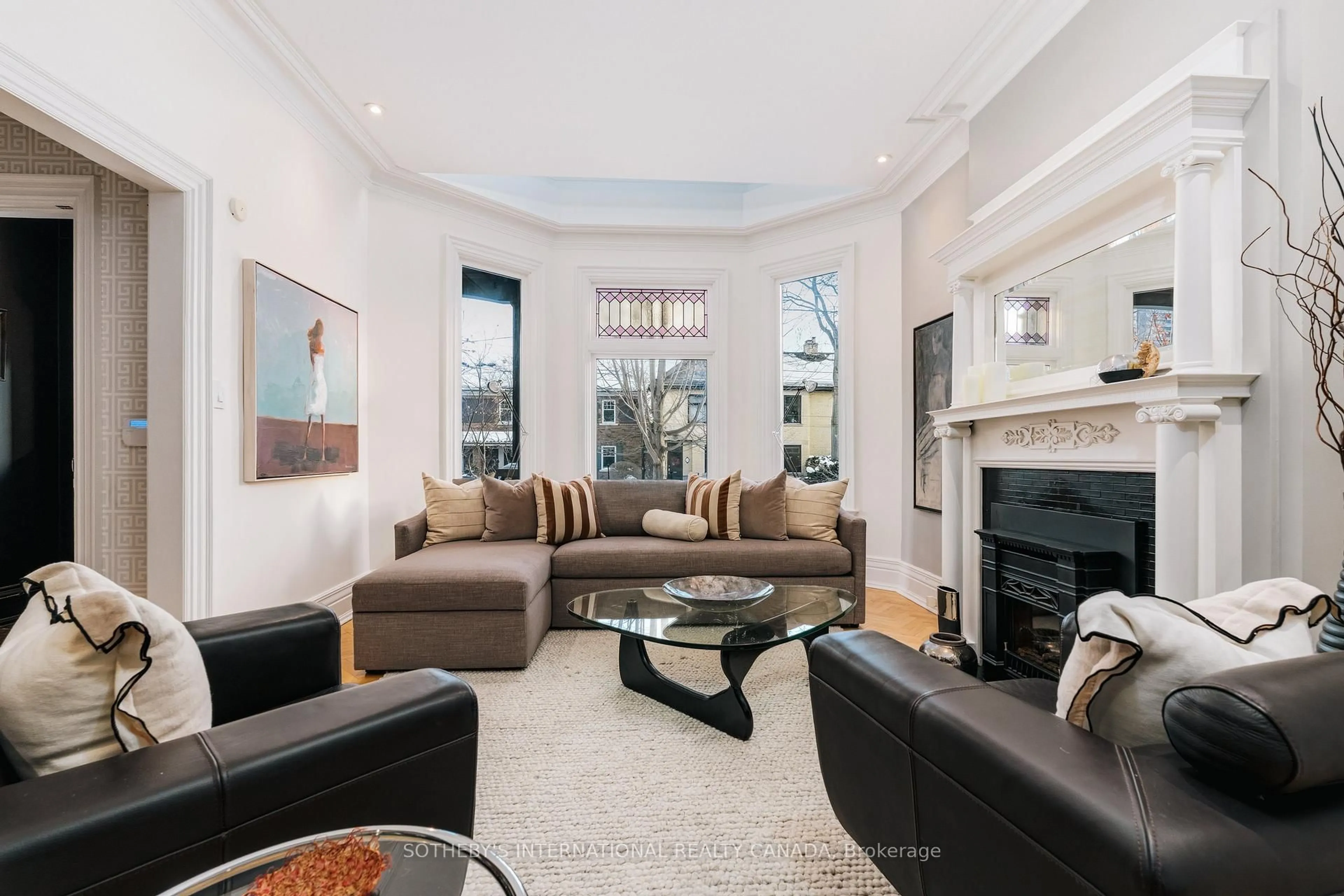 Living room with furniture, unknown for 134 Roxborough St, Toronto Ontario M5R 1V1