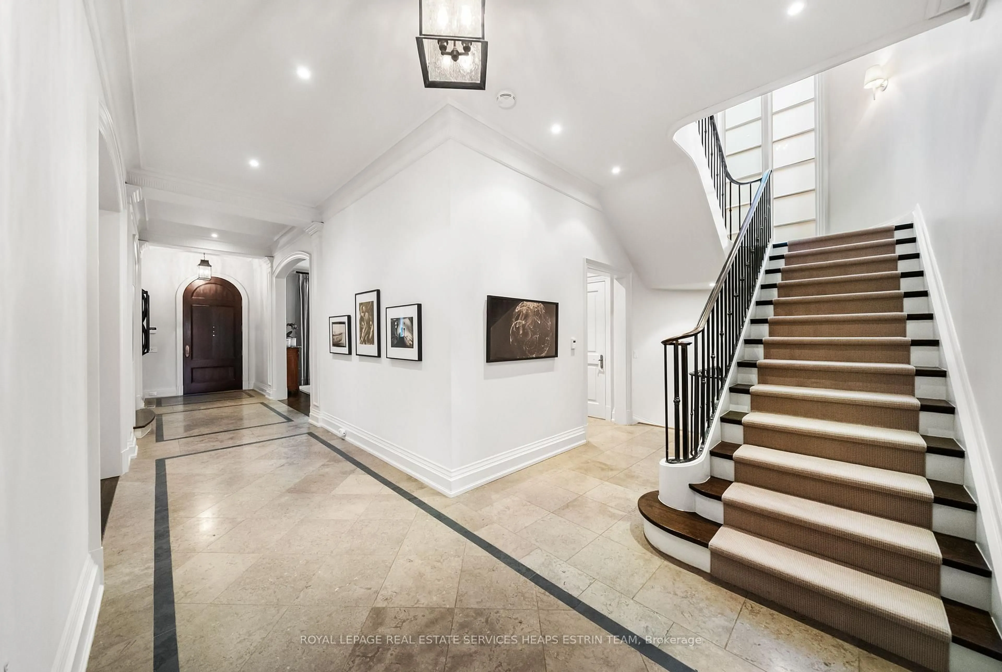 Indoor foyer for 108 Cheltenham Ave, Toronto Ontario M4N 1P9