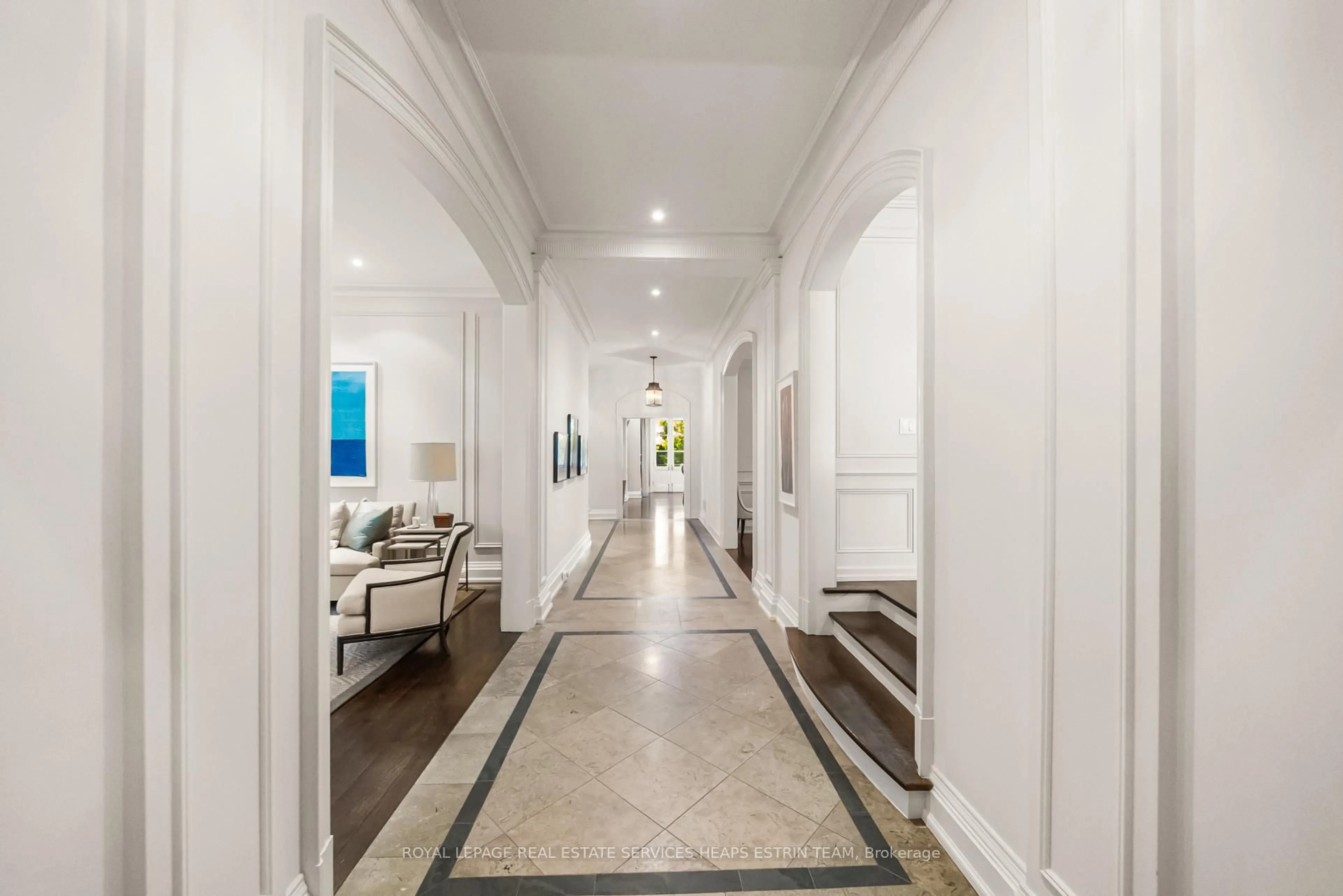 Indoor foyer for 108 Cheltenham Ave, Toronto Ontario M4N 1P9