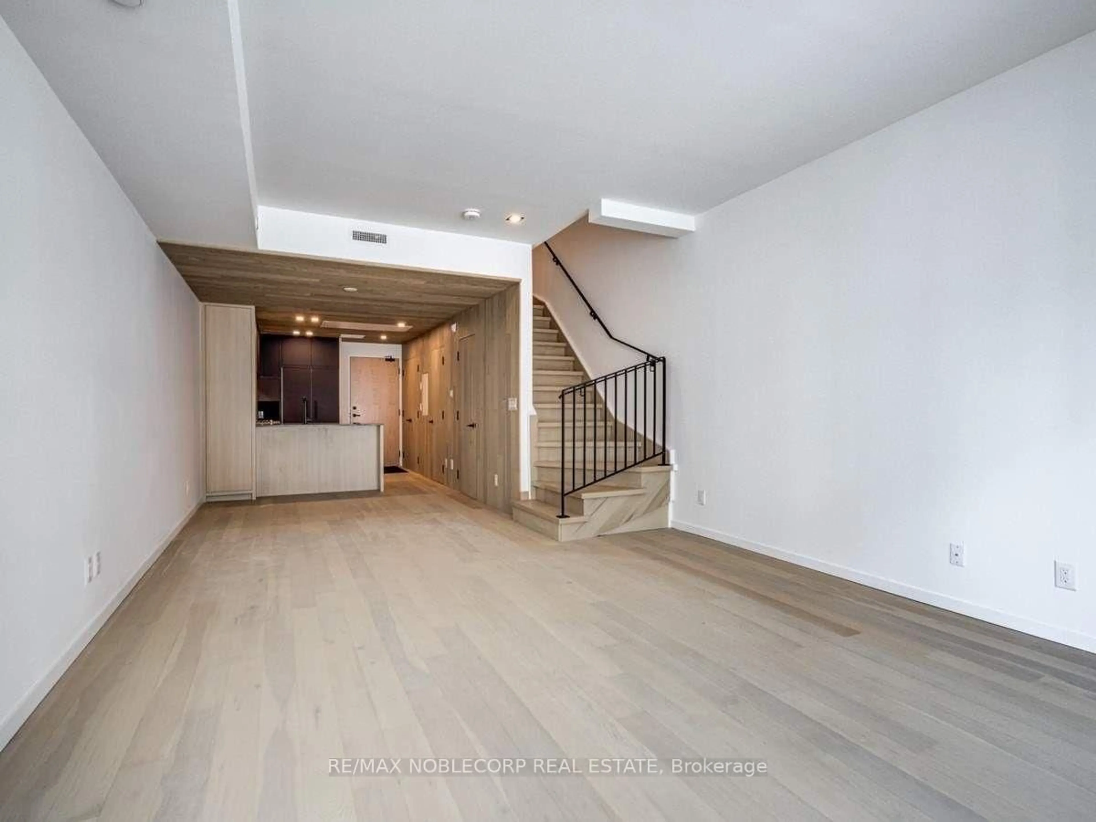 Indoor foyer for 45 Dovercourt Rd #102, Toronto Ontario M6J 3C2