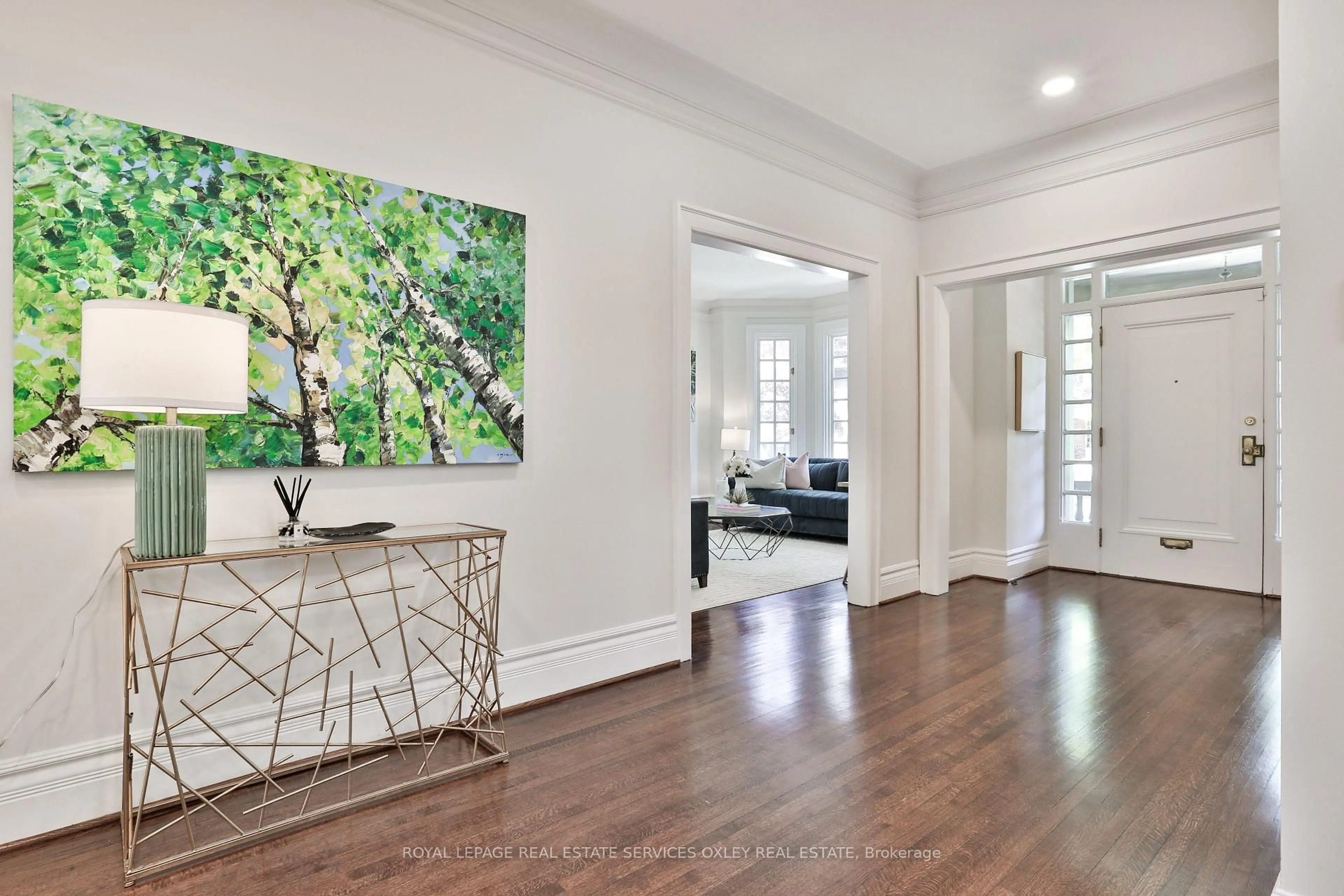 Indoor entryway for 121 Roxborough Dr, Toronto Ontario M4W 1X5