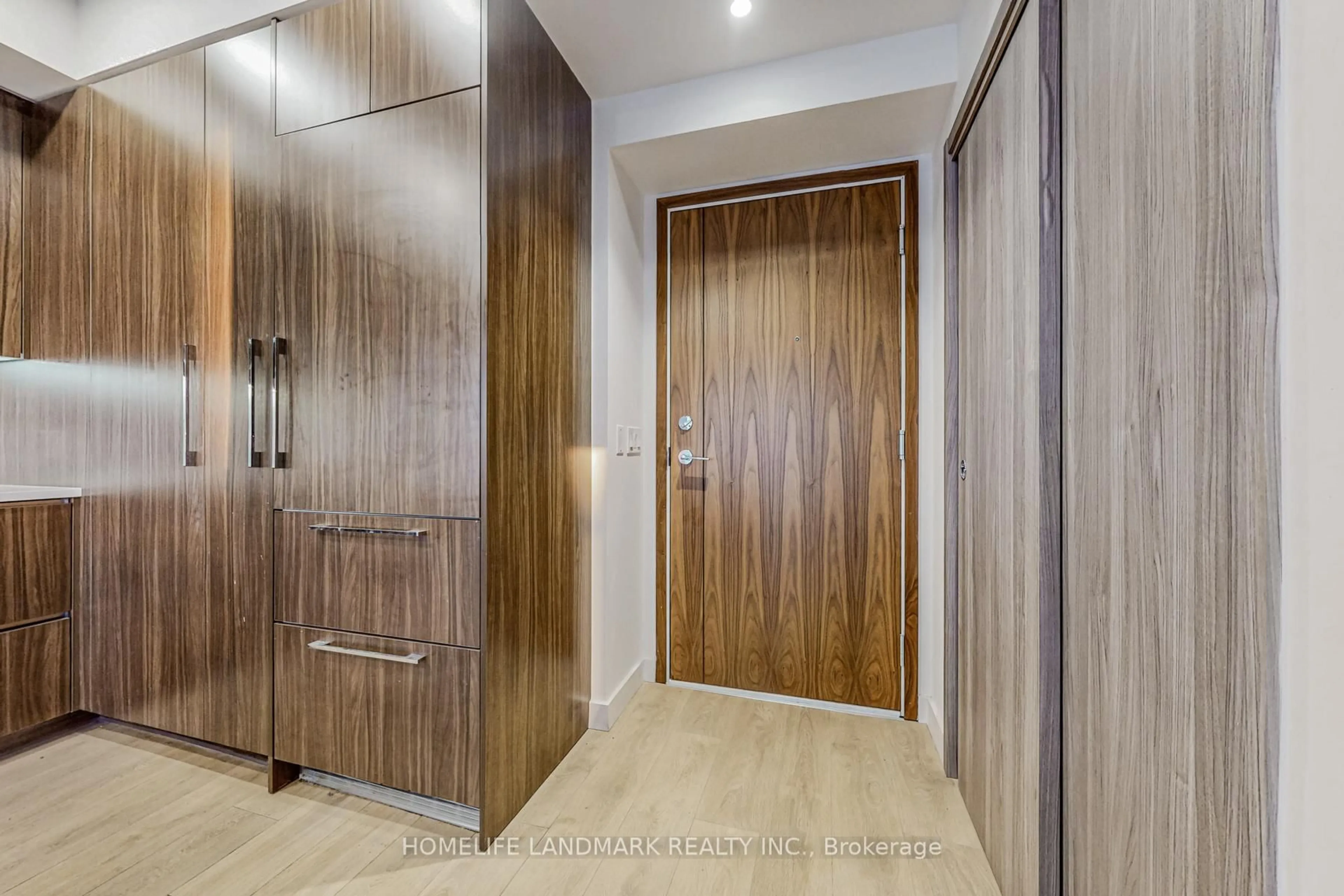 Indoor foyer for 85 Mcmahon Dr #3106, Toronto Ontario M2K 0H1