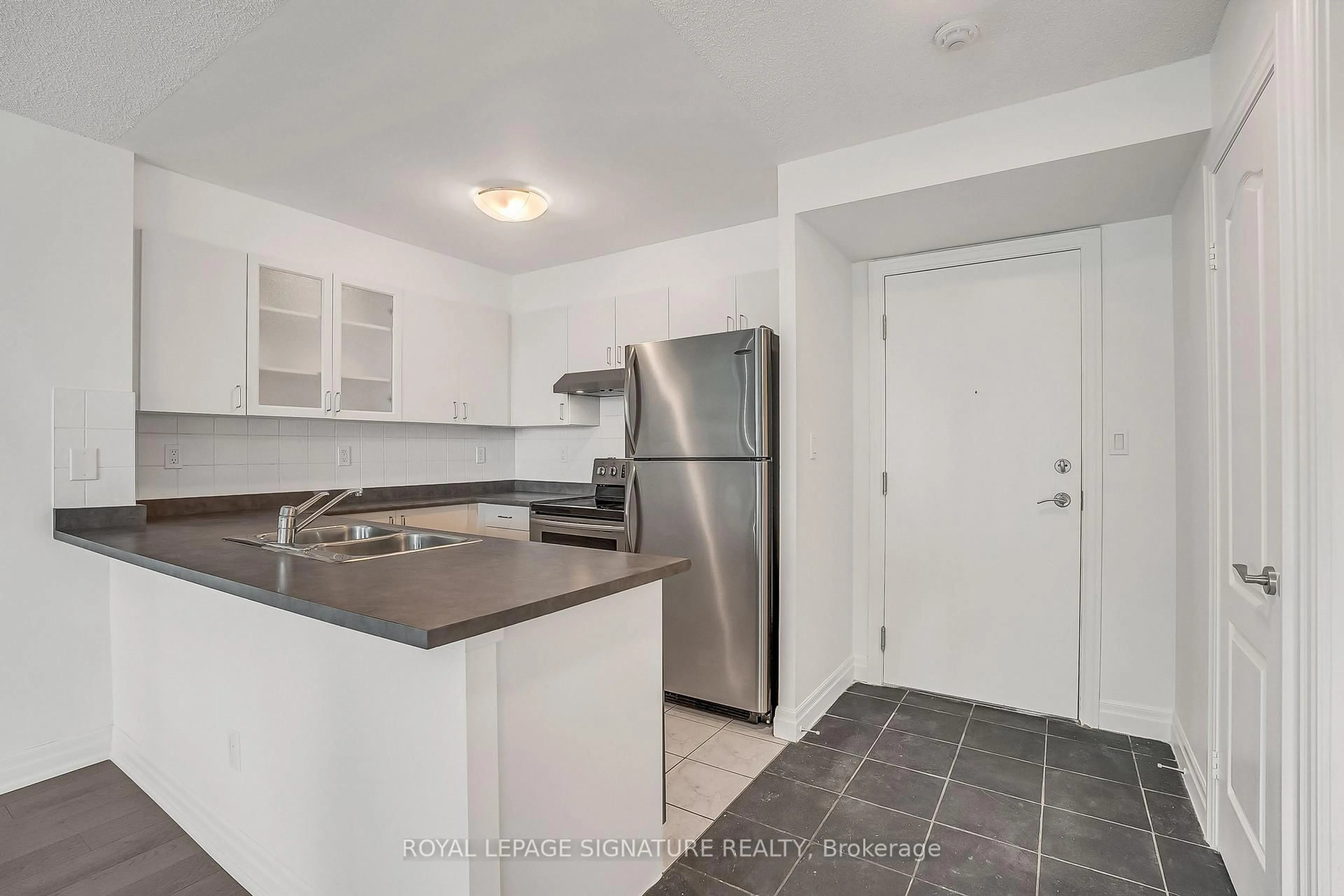 Standard kitchen, unknown for 188 Doris Ave #802, Toronto Ontario M2N 6Z5
