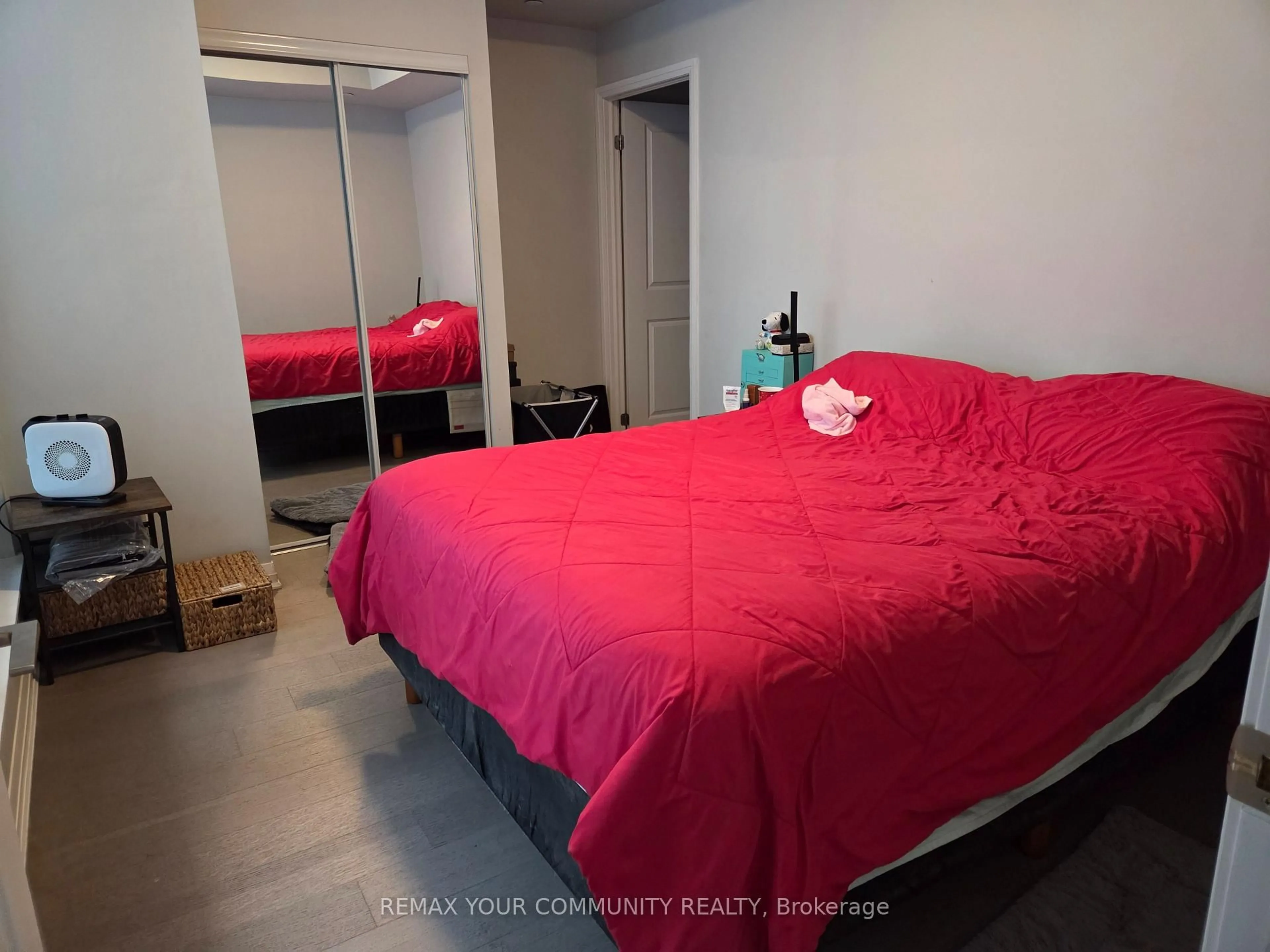 A pic of a room for 8 Mercer St #1208, Toronto Ontario M5V 0C4