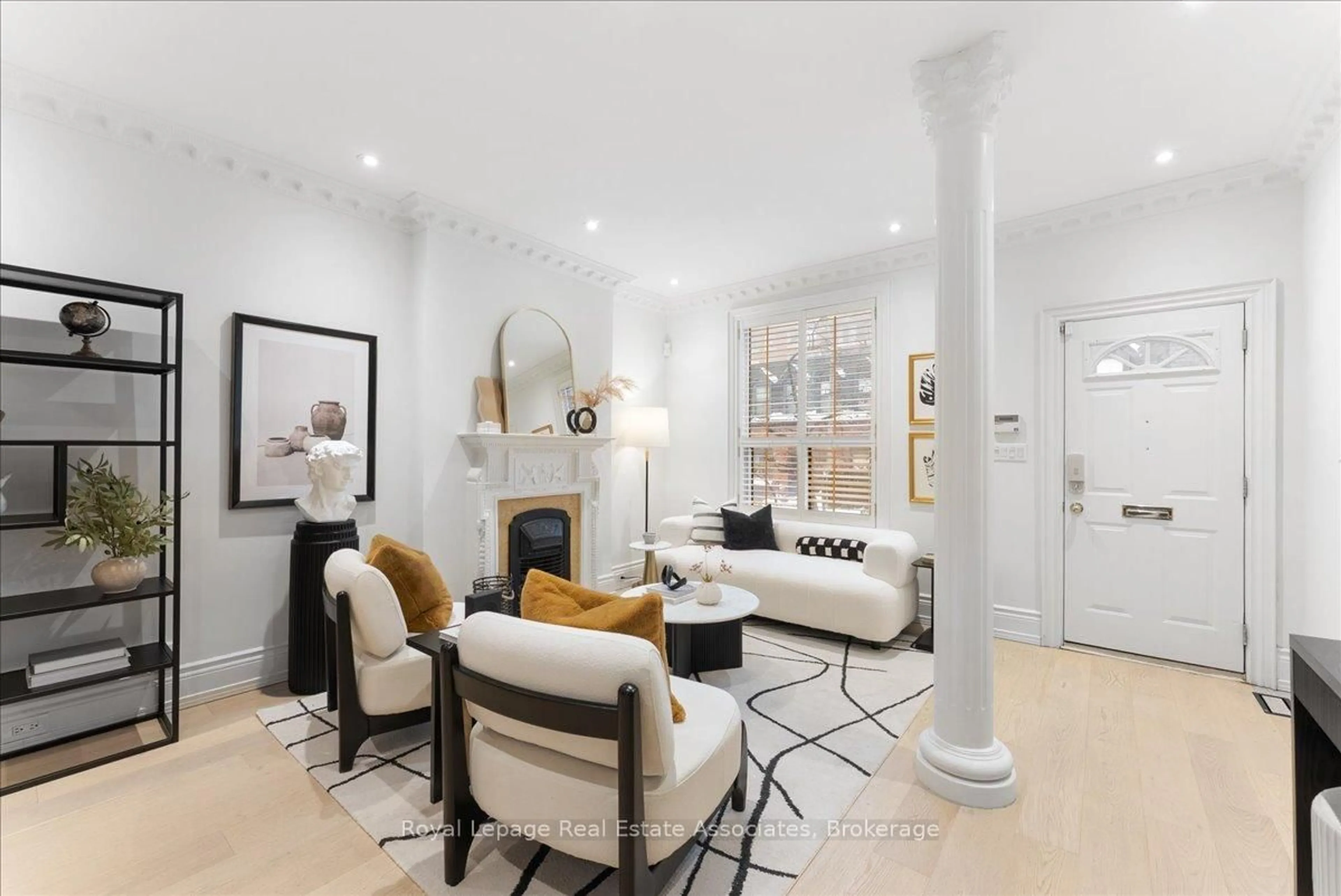 Living room with furniture, unknown for 30 Belmont St, Toronto Ontario M5R 1P8