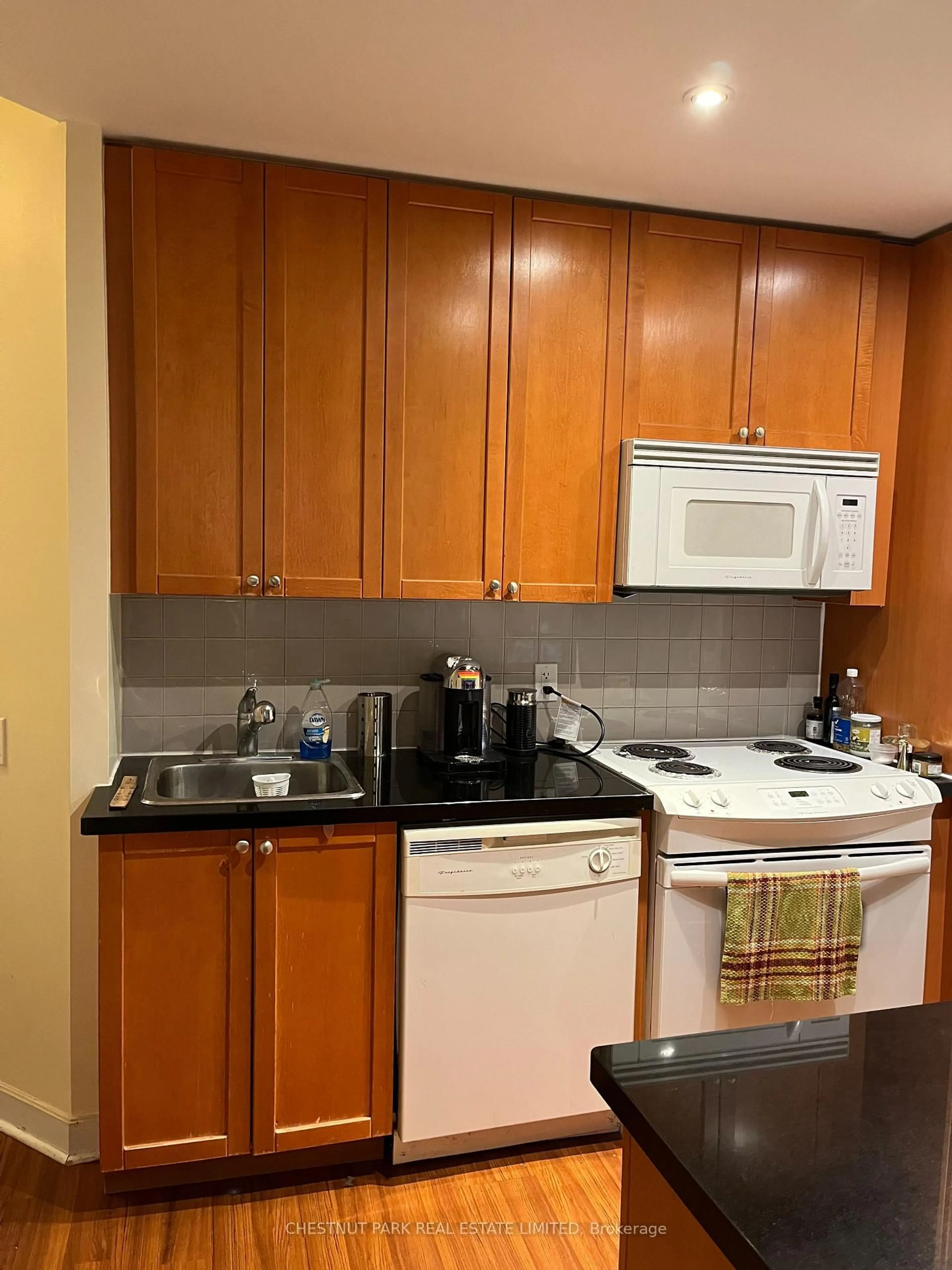 Standard kitchen, unknown for 85 Bloor St #1209, Toronto Ontario M4W 3Y1