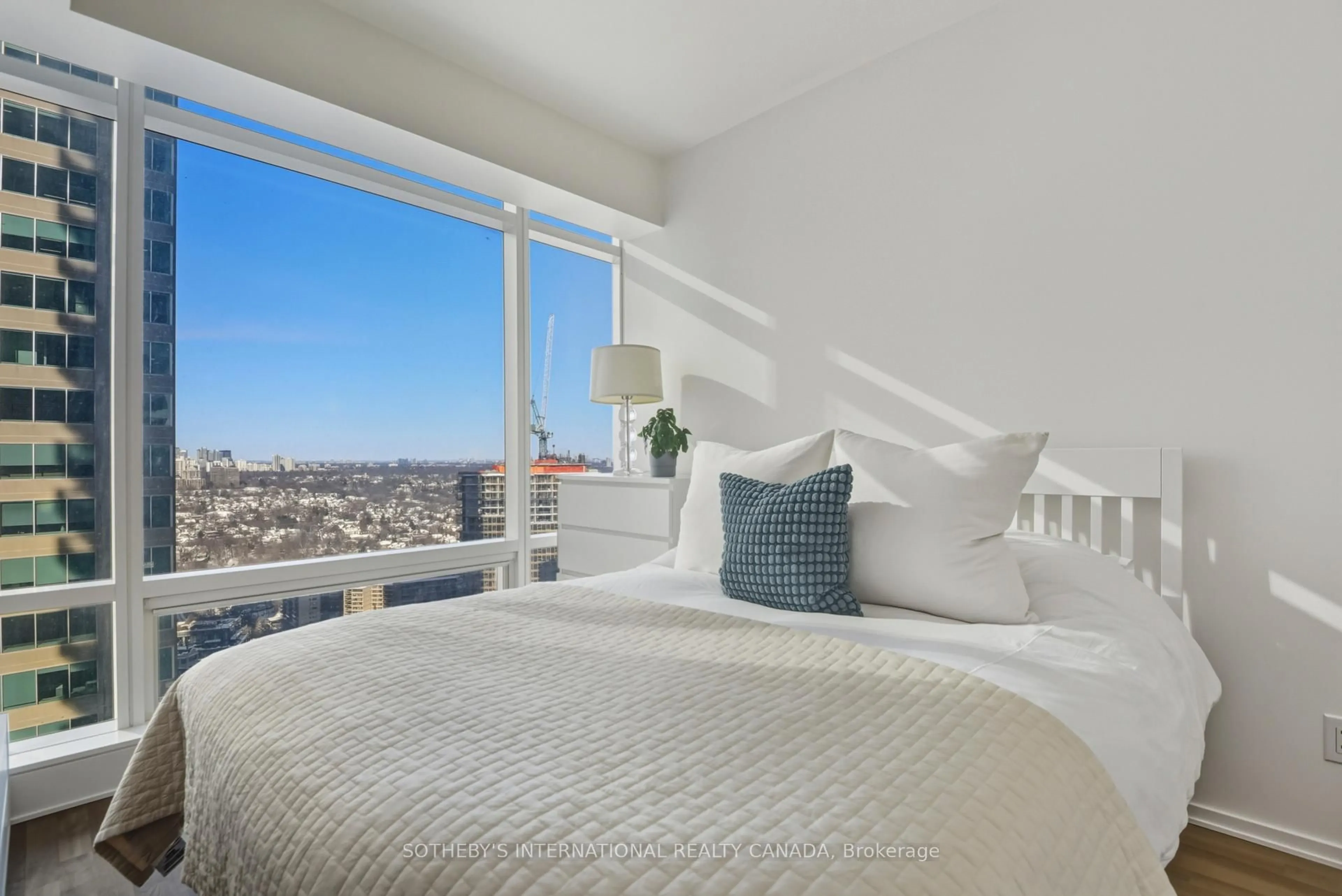 Bedroom with bed, unknown for 1 Bloor St #2712, Toronto Ontario M4W 0A8