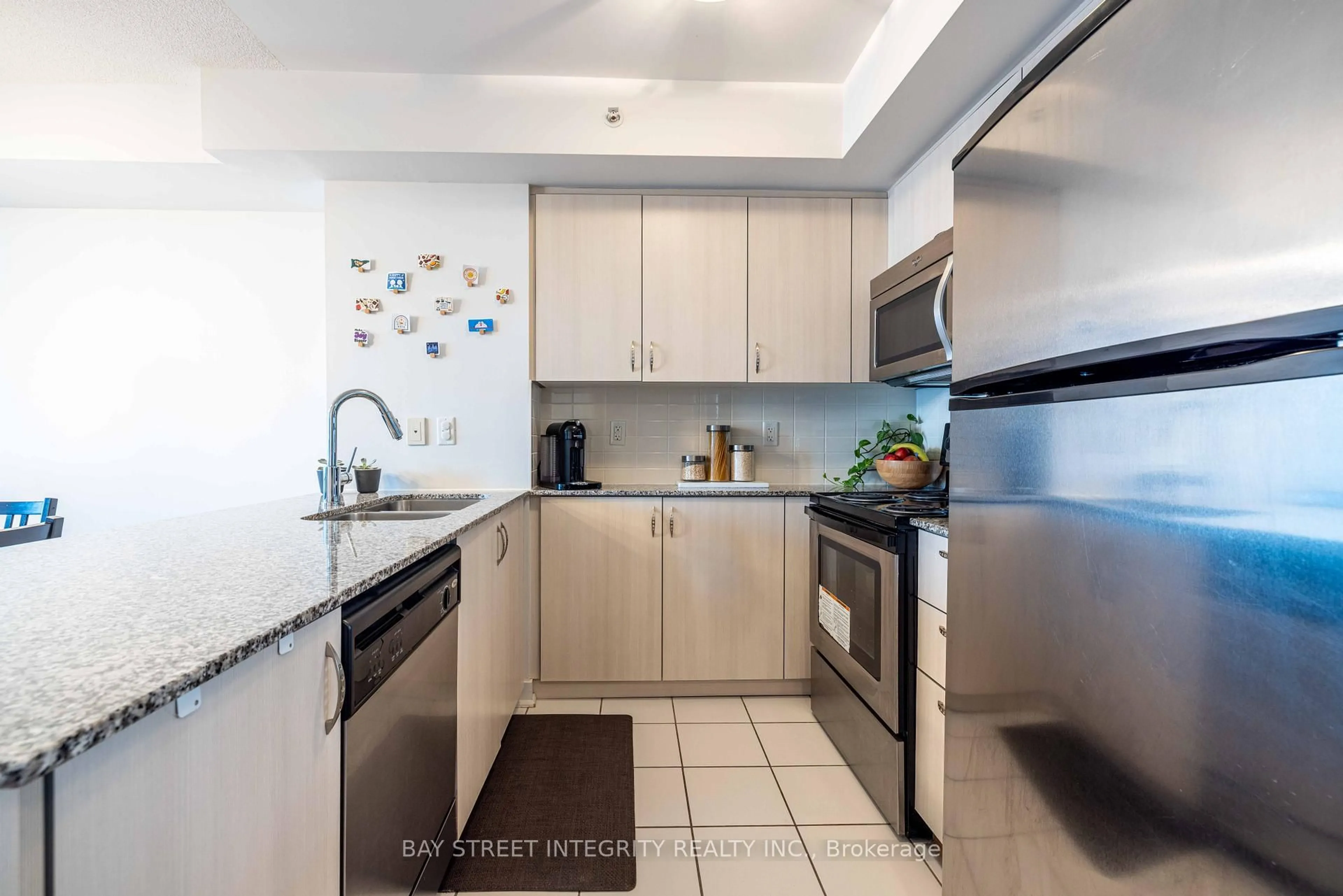 Standard kitchen, ceramic/tile floor for 5740 Yonge St #1510, Toronto Ontario M2M 0B1