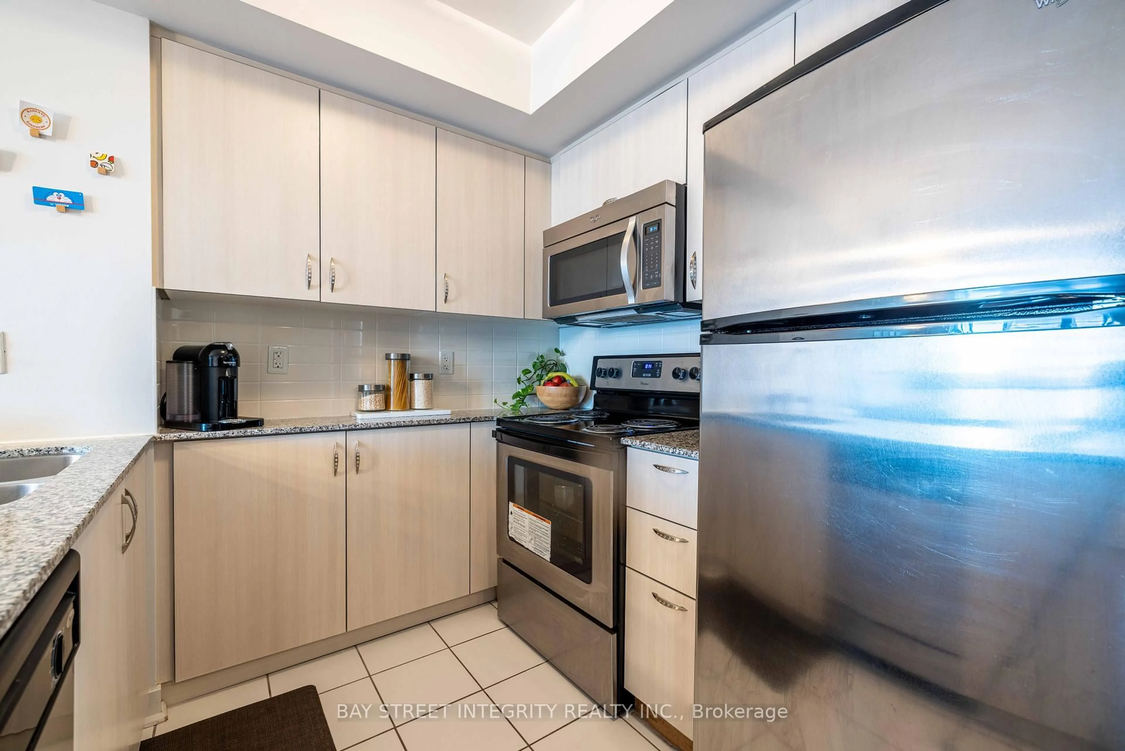 Standard kitchen, ceramic/tile floor for 5740 Yonge St #1510, Toronto Ontario M2M 0B1