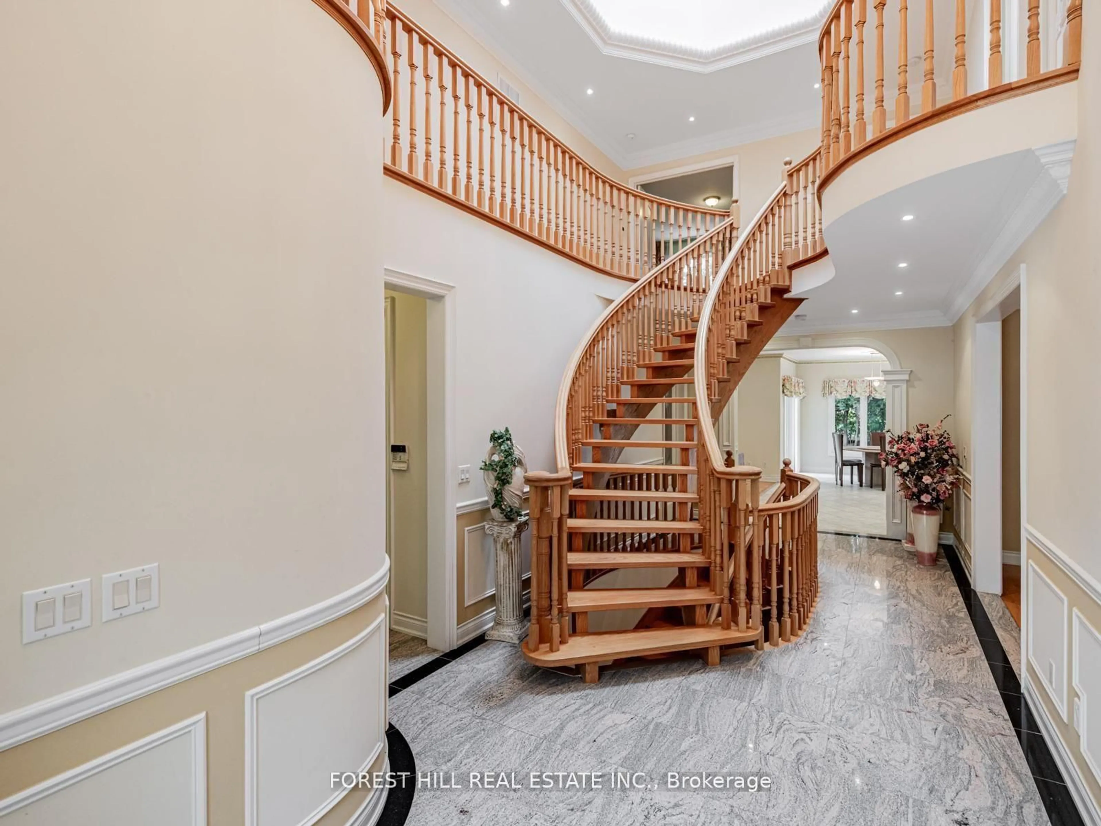 Indoor foyer for 173 Princess Ave, Toronto Ontario M2N 3R8