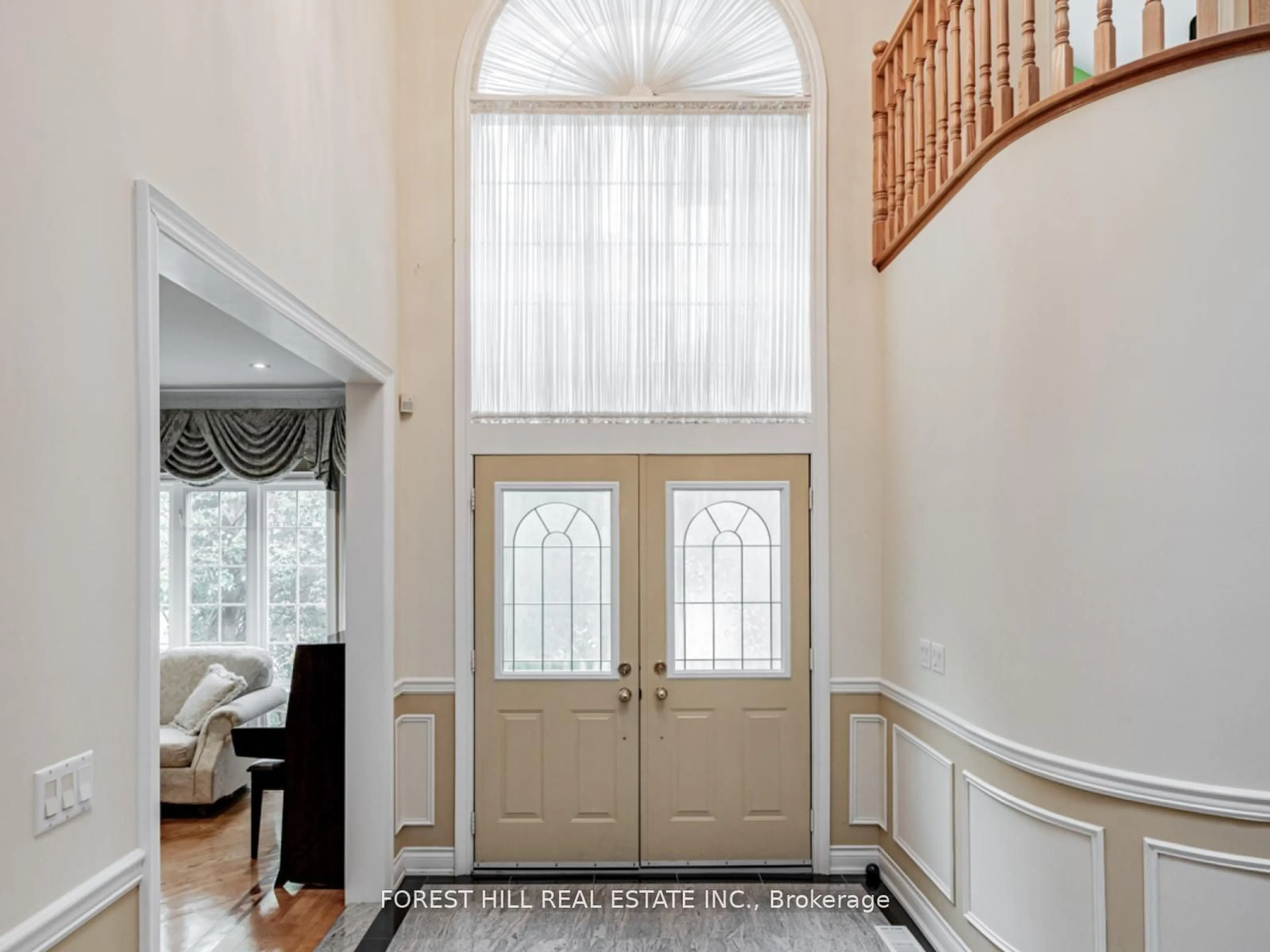 Indoor entryway for 173 Princess Ave, Toronto Ontario M2N 3R8