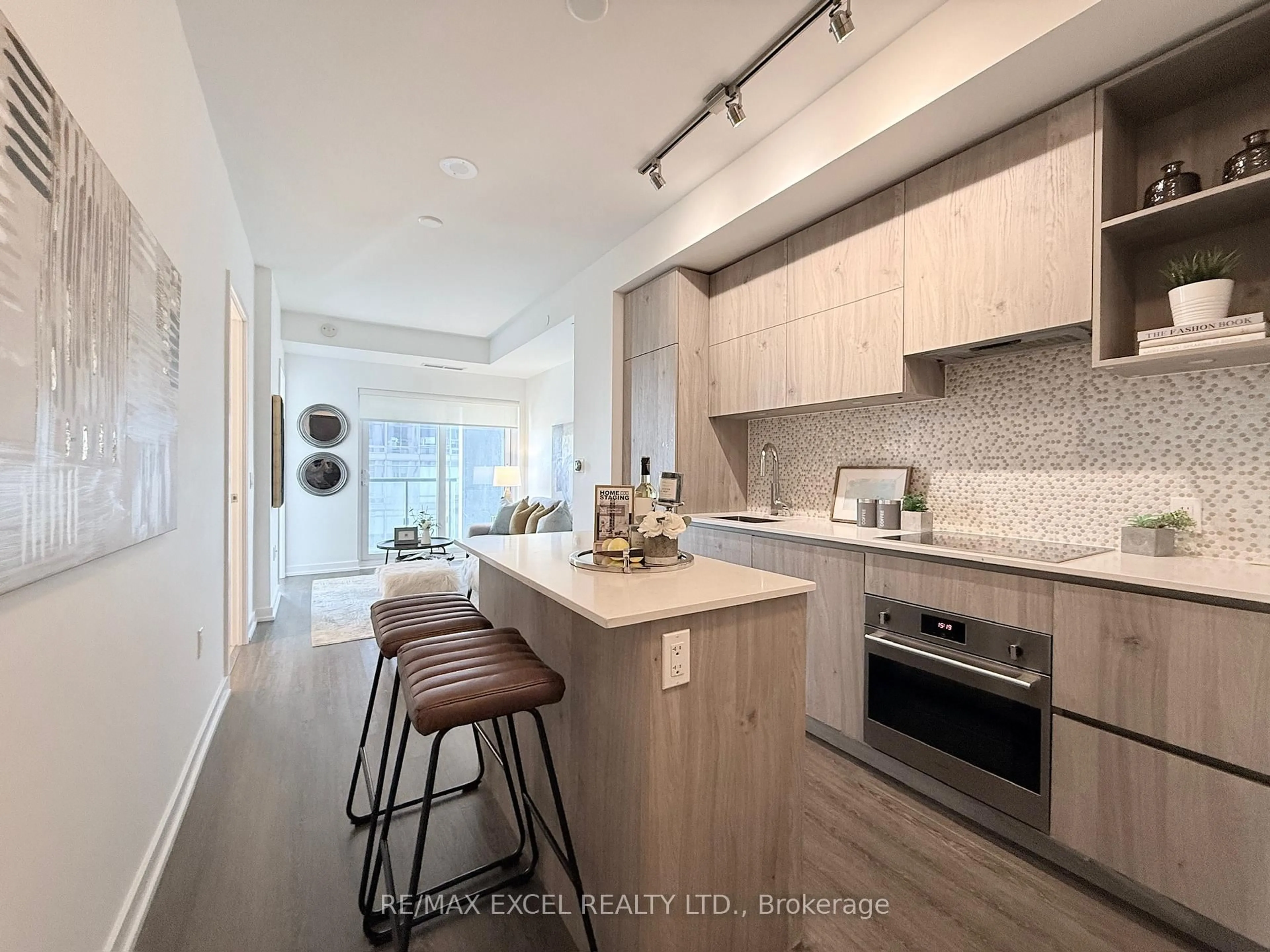 Open concept kitchen, unknown for 1 Yorkville Ave #2806, Toronto Ontario M4W 1L1