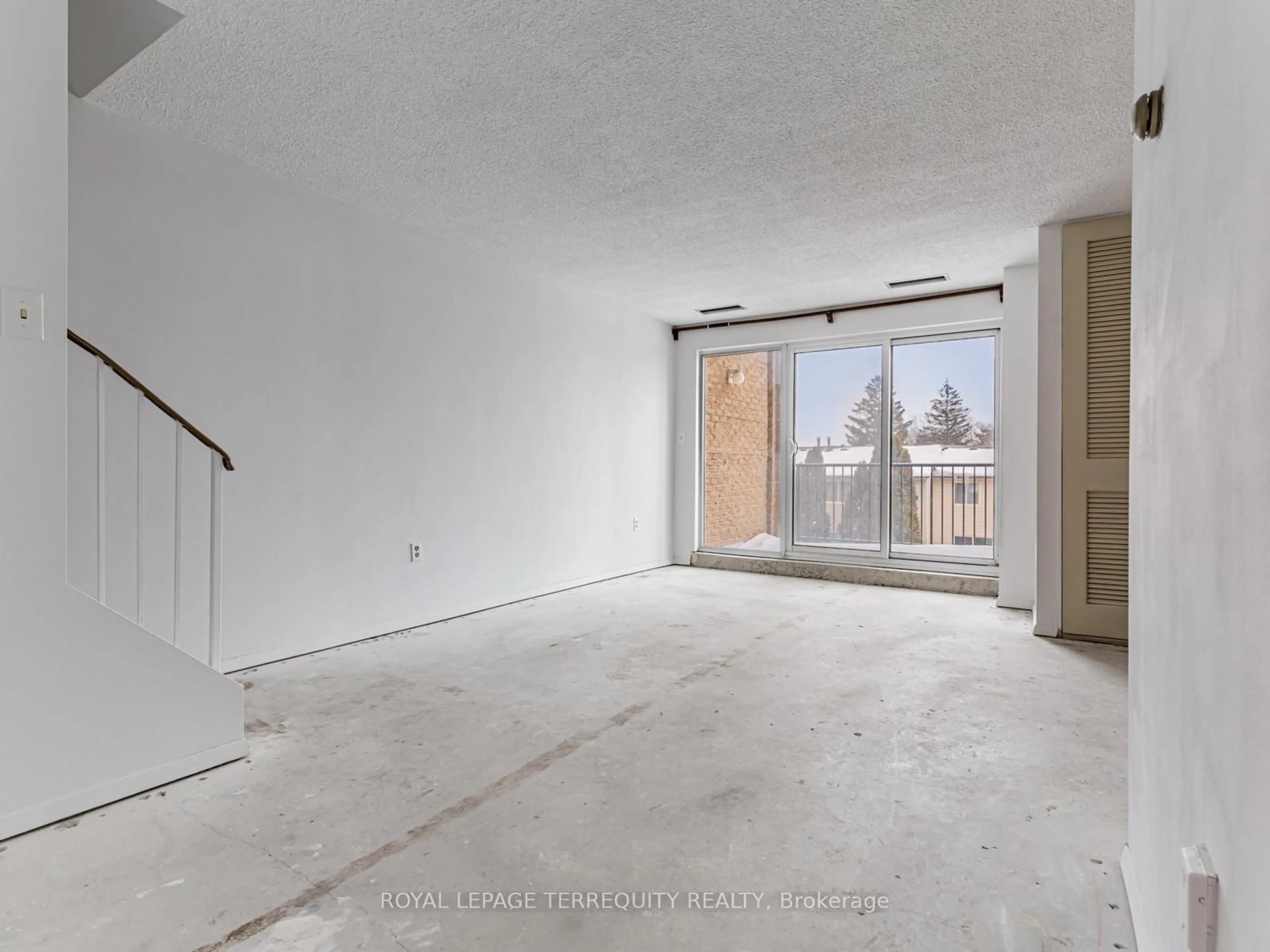A pic of a room for 4005 Don Mills Rd #233, Toronto Ontario M2H 3J9
