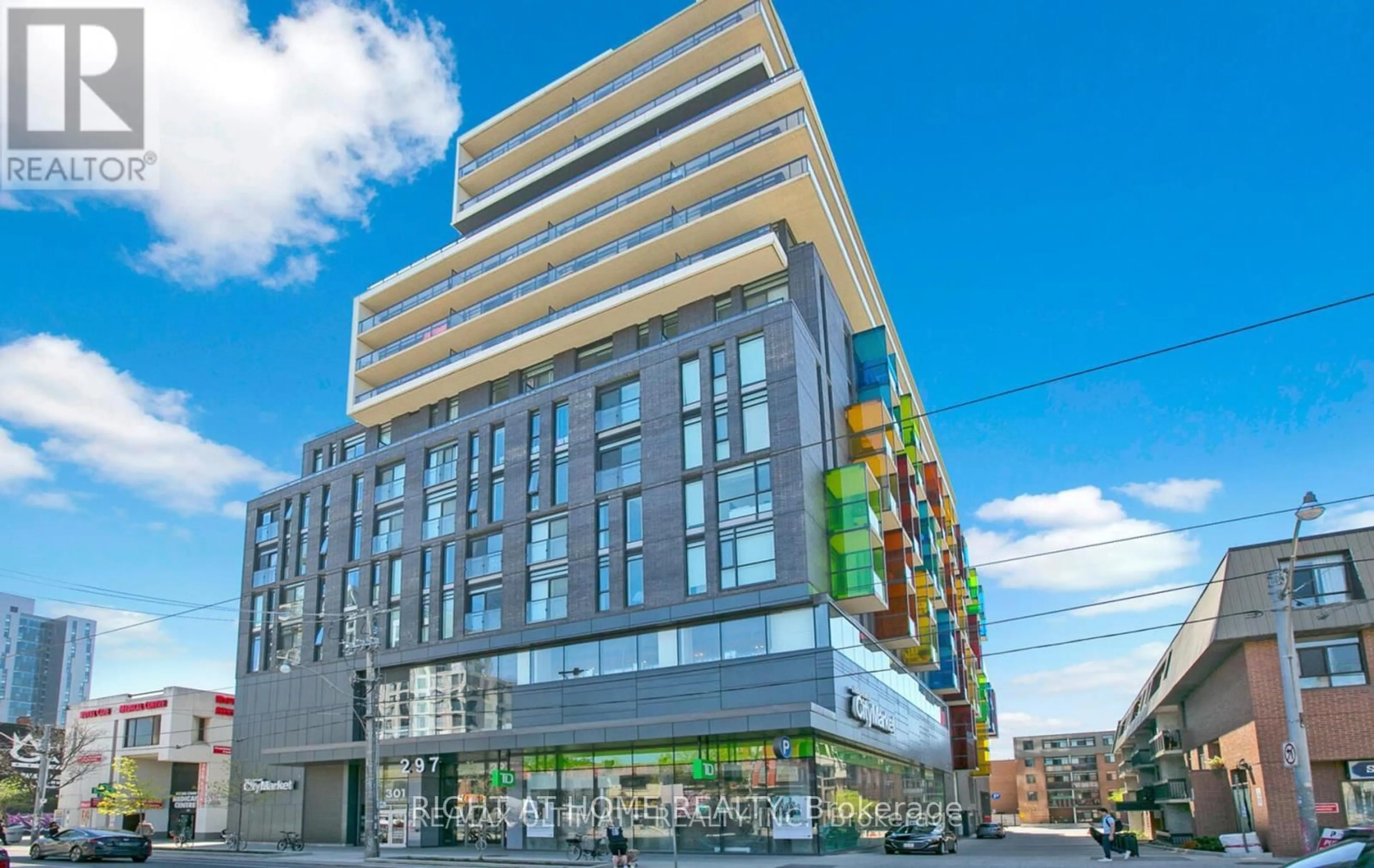 Patio, building for 297 College St #916, Toronto Ontario M5T 0C2