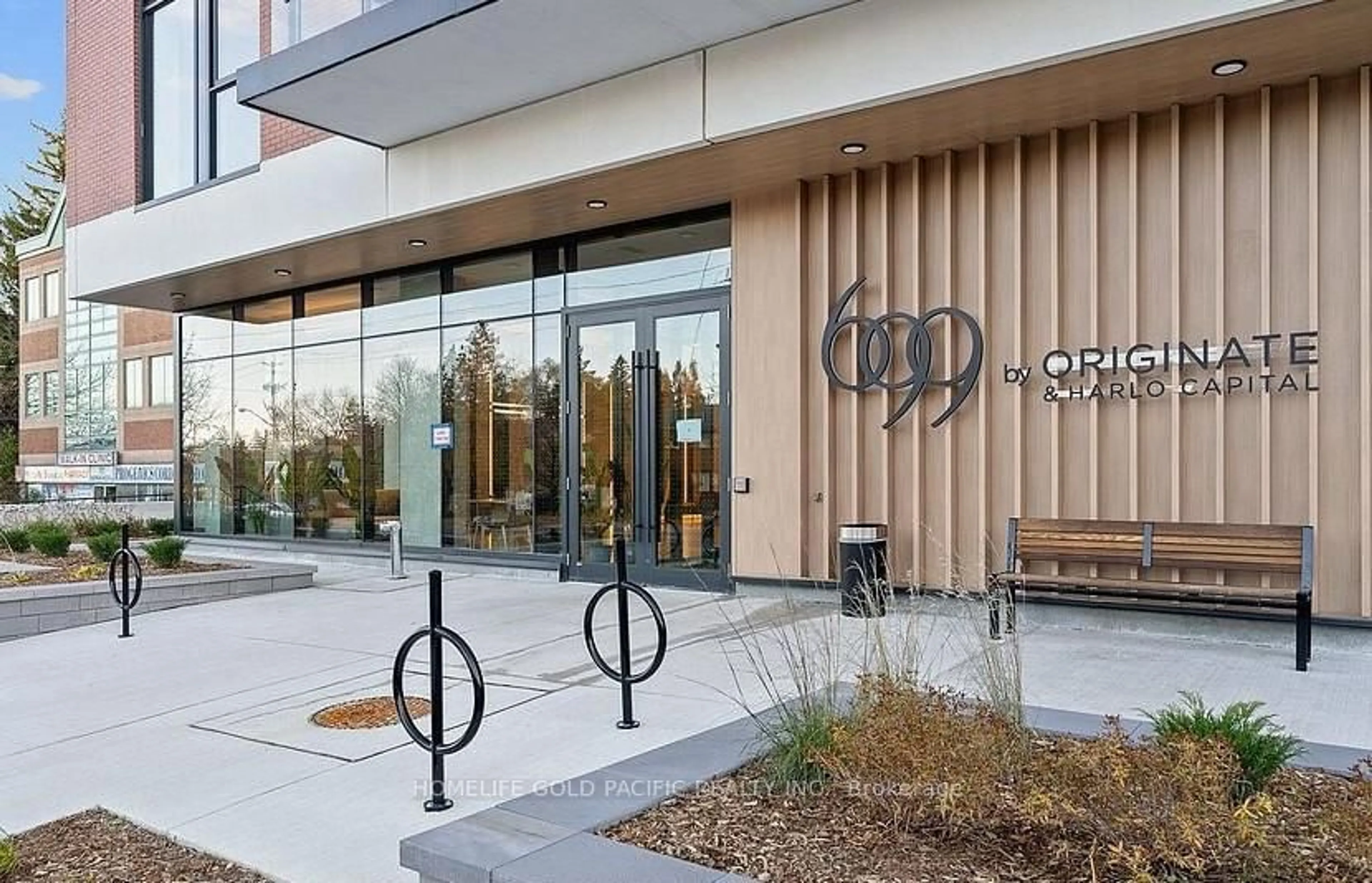 Indoor foyer for 699 Sheppard Ave #917, Toronto Ontario M2K 0J5