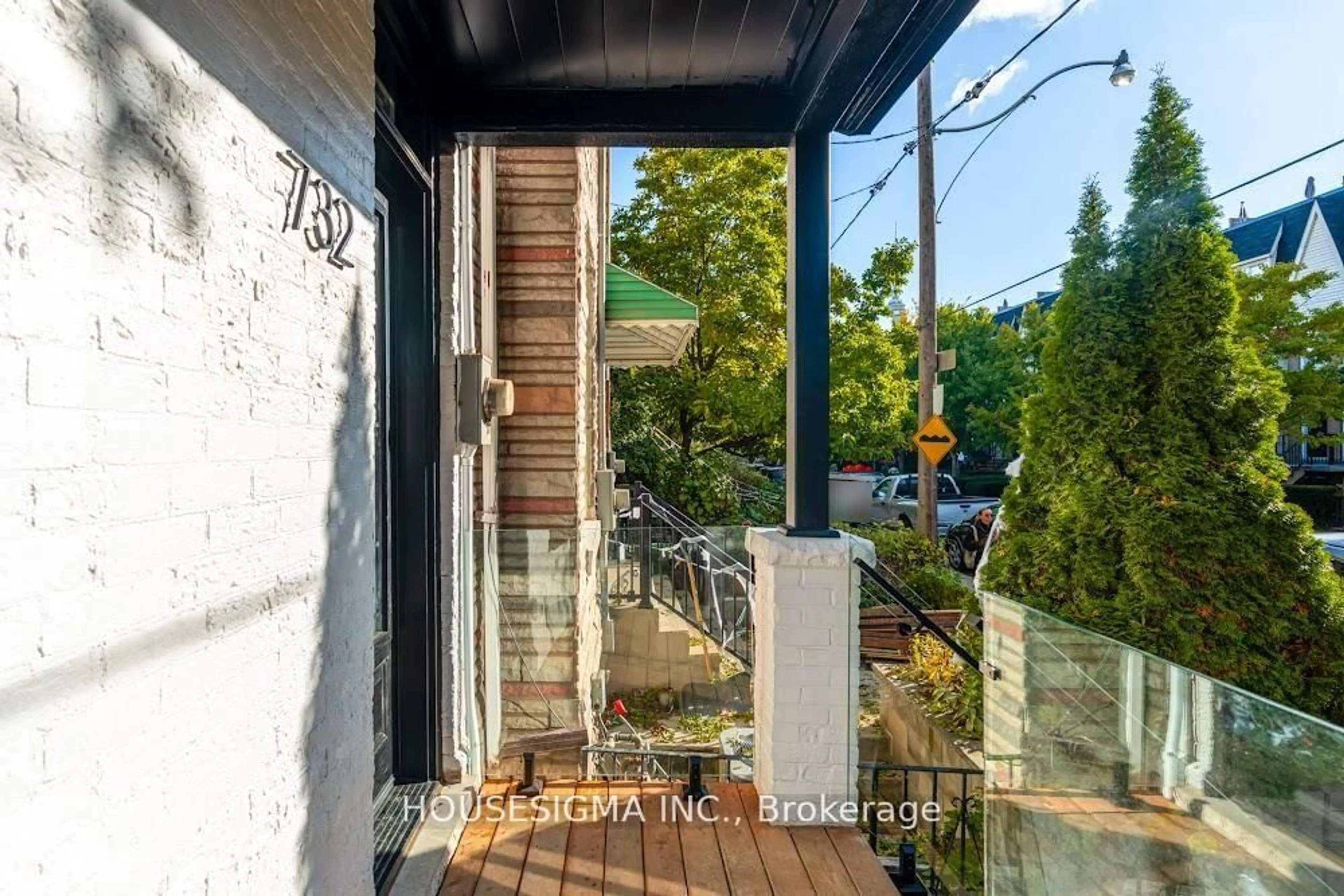 Unknown for 732 Adelaide St, Toronto Ontario M6J 1B1