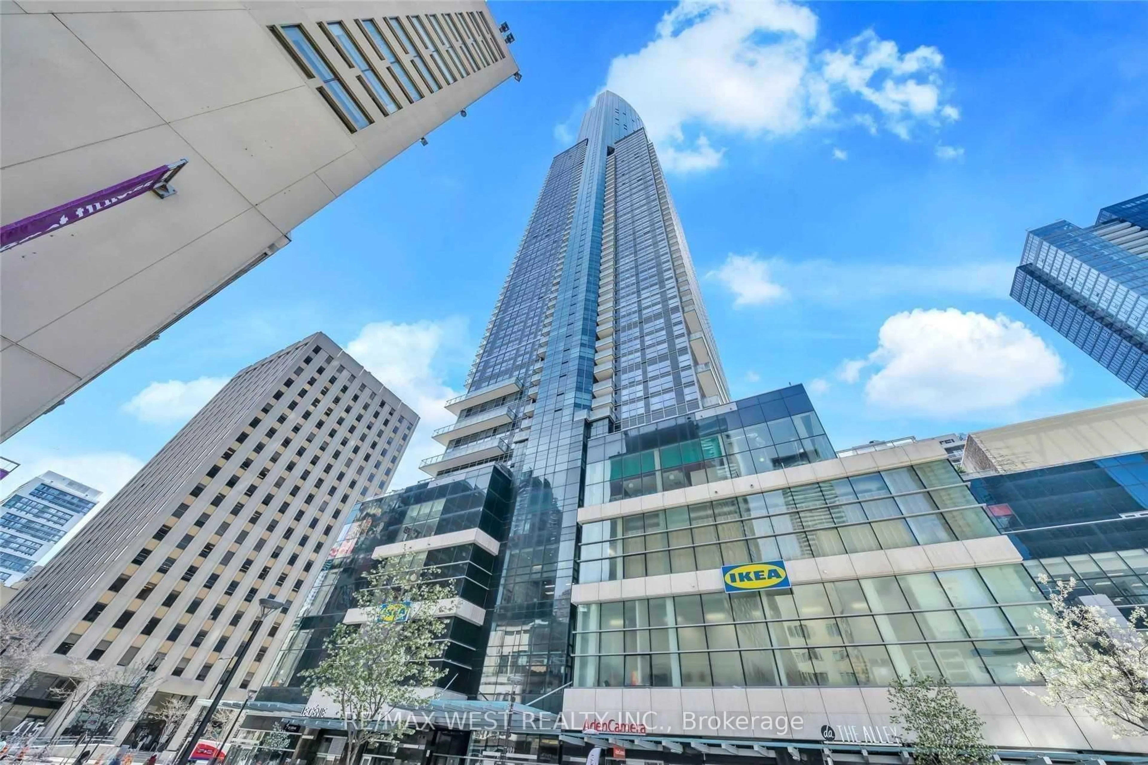 Indoor foyer for 388 Yonge St #7201, Toronto Ontario M5B 0A4