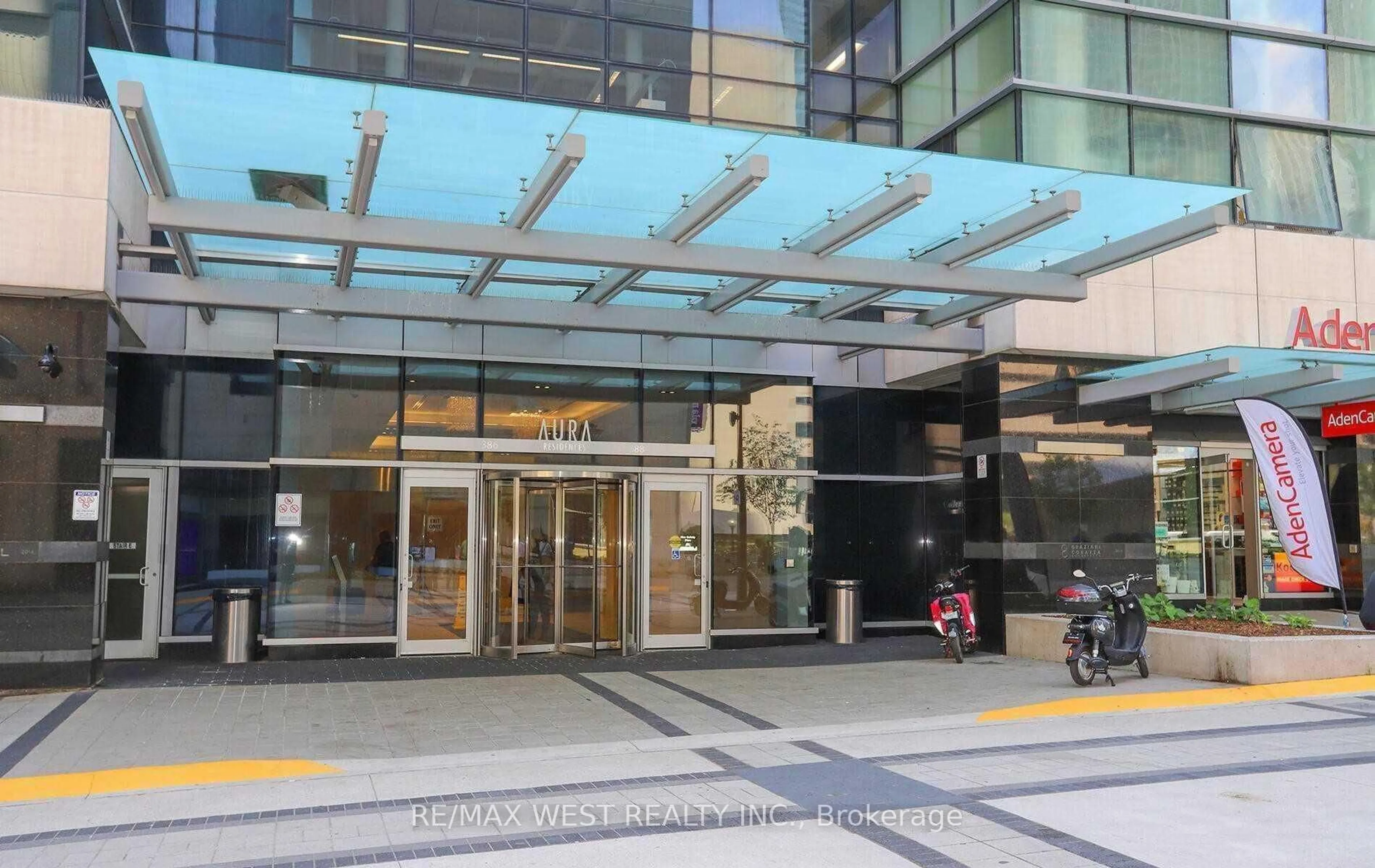 Indoor foyer for 388 Yonge St #7201, Toronto Ontario M5B 0A4