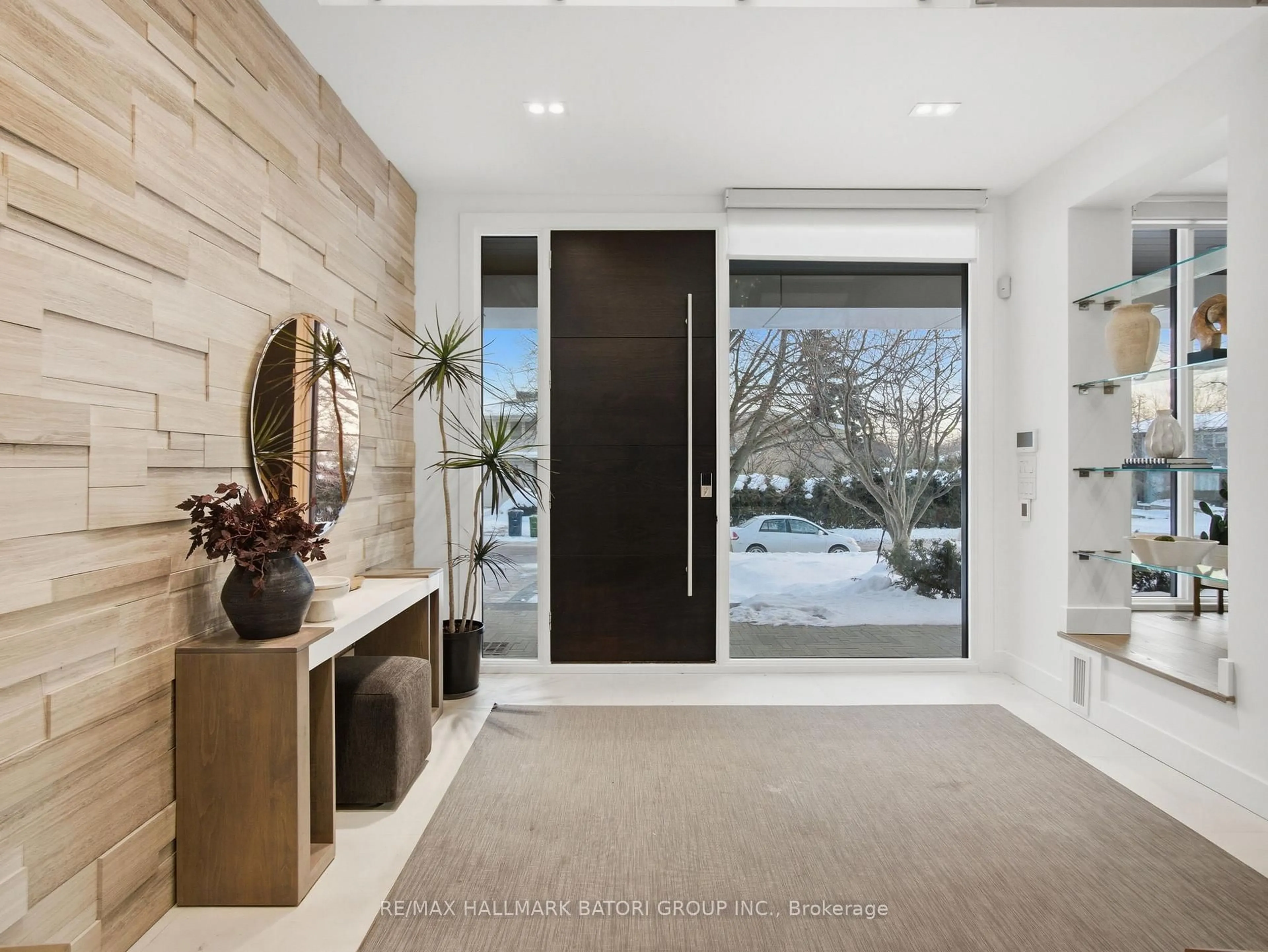 Indoor entryway for 716 Briar Hill Ave, Toronto Ontario M6B 1L3