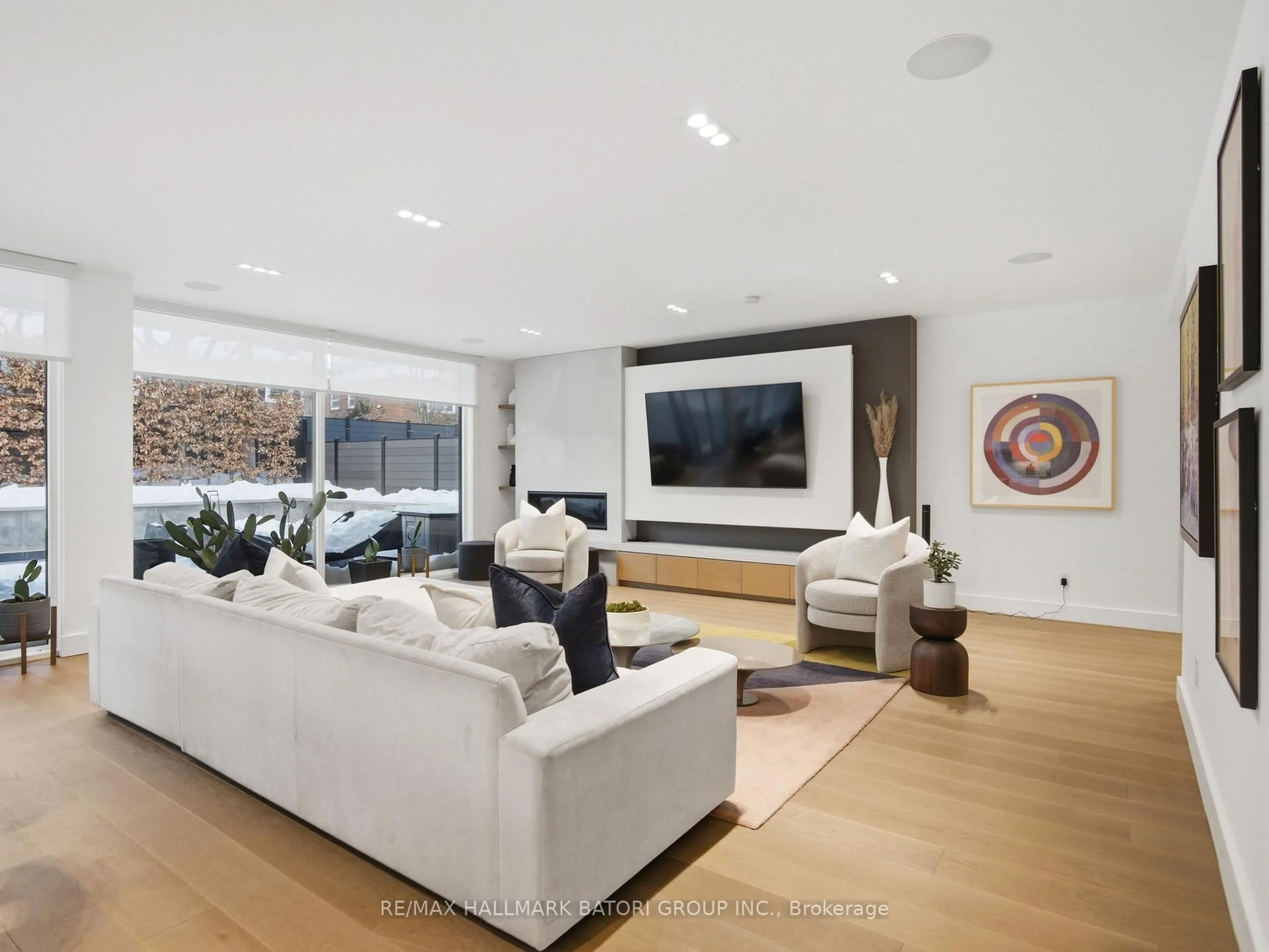 Living room with furniture, unknown for 716 Briar Hill Ave, Toronto Ontario M6B 1L3