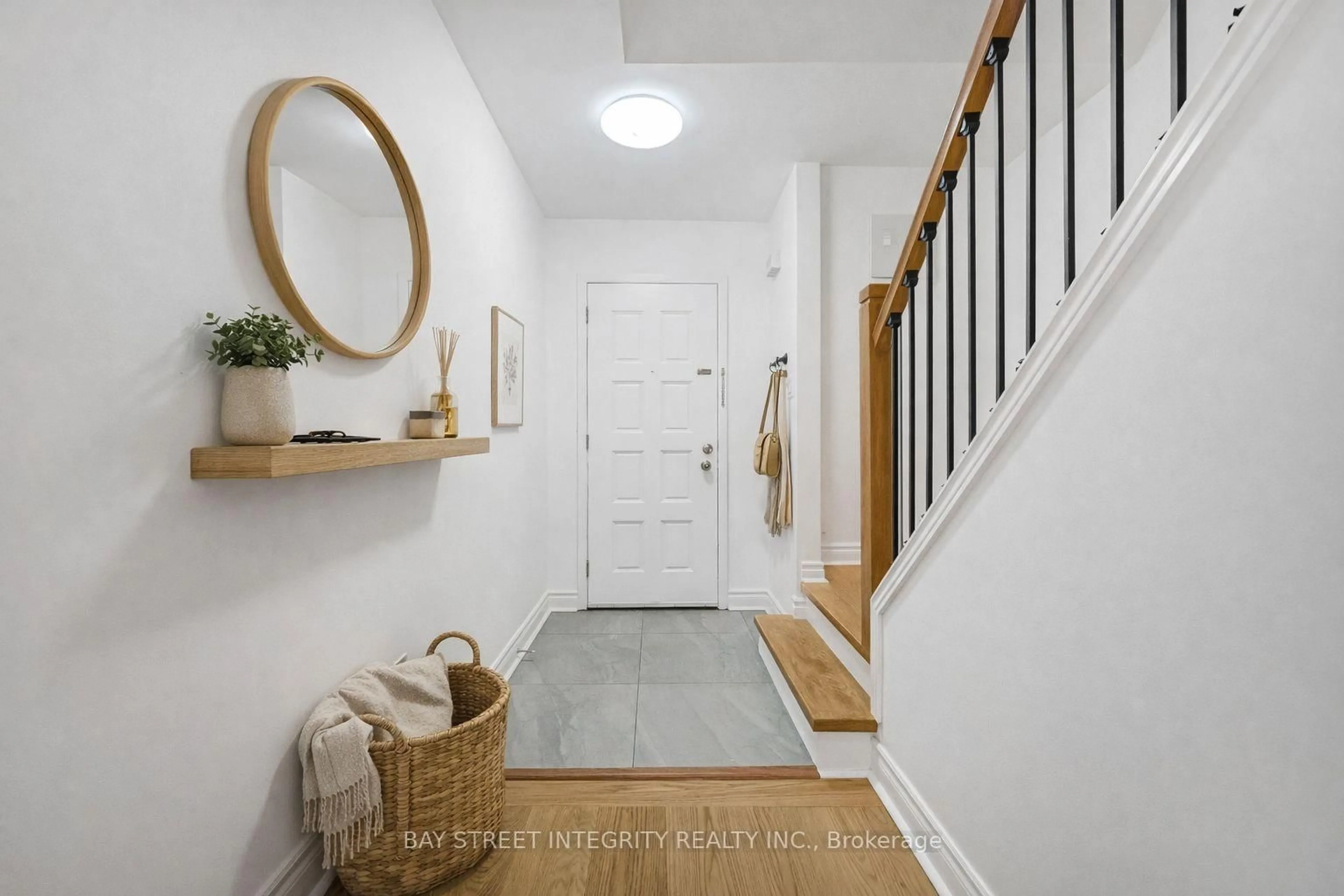 Indoor entryway for 70 Elsa Vine Way, Toronto Ontario M2J 4H9