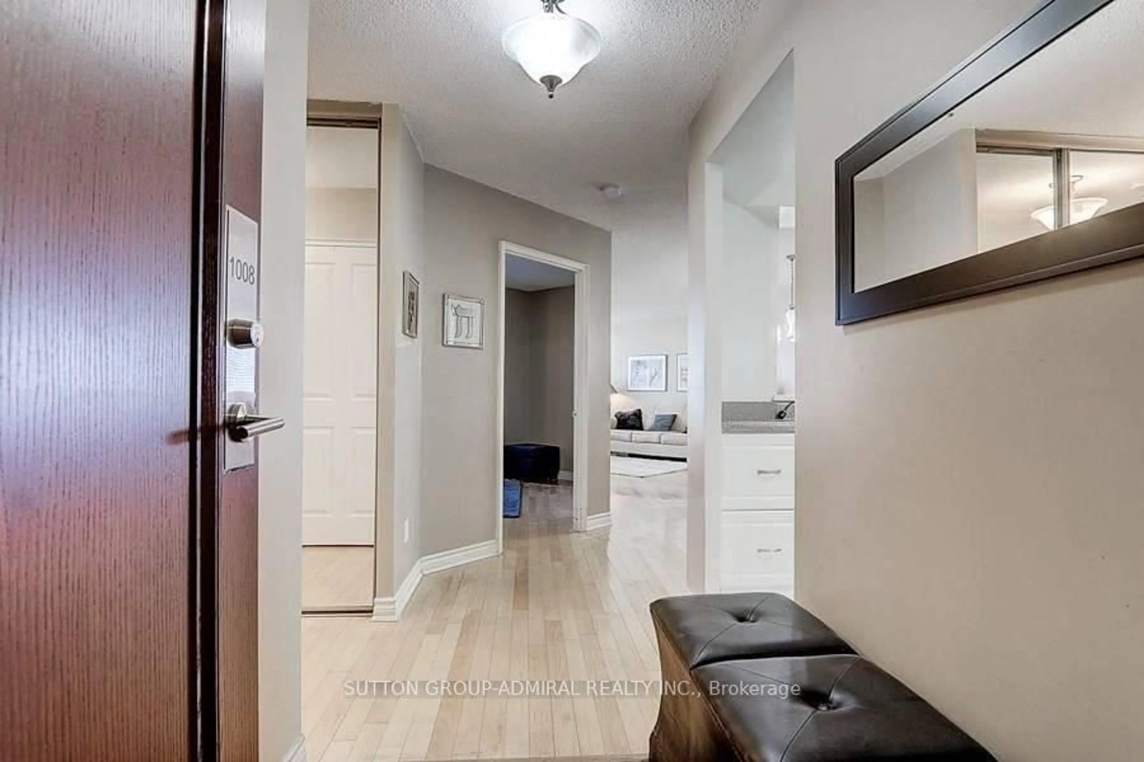 Indoor entryway for 1121 Steeles Ave #1008, Toronto Ontario M2R 3W7