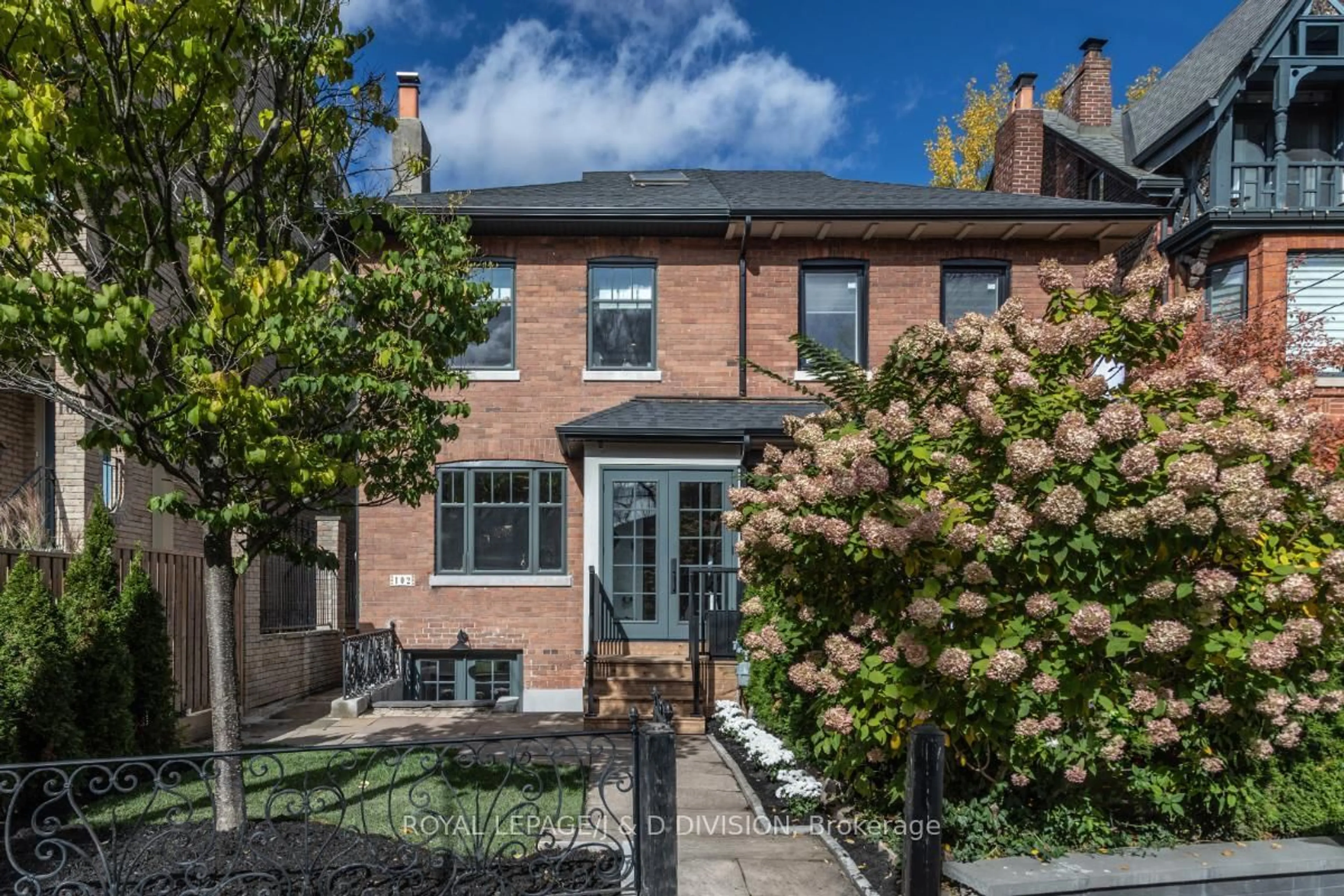 Home with brick exterior material, street for 102 Shaftesbury Ave, Toronto Ontario M4T 1A5