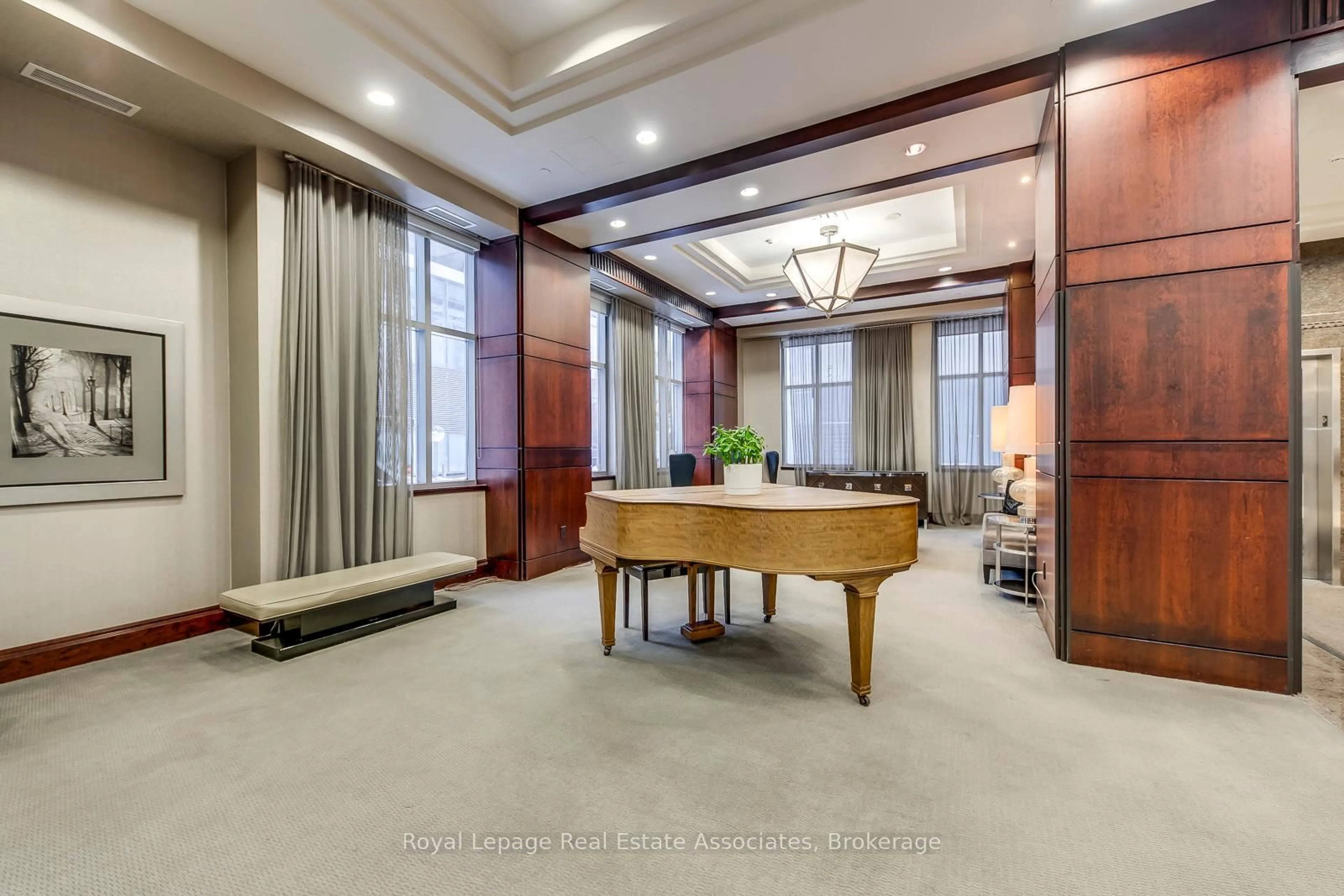 Unknown for 35 Balmuto St #2401, Toronto Ontario M4Y 0A3