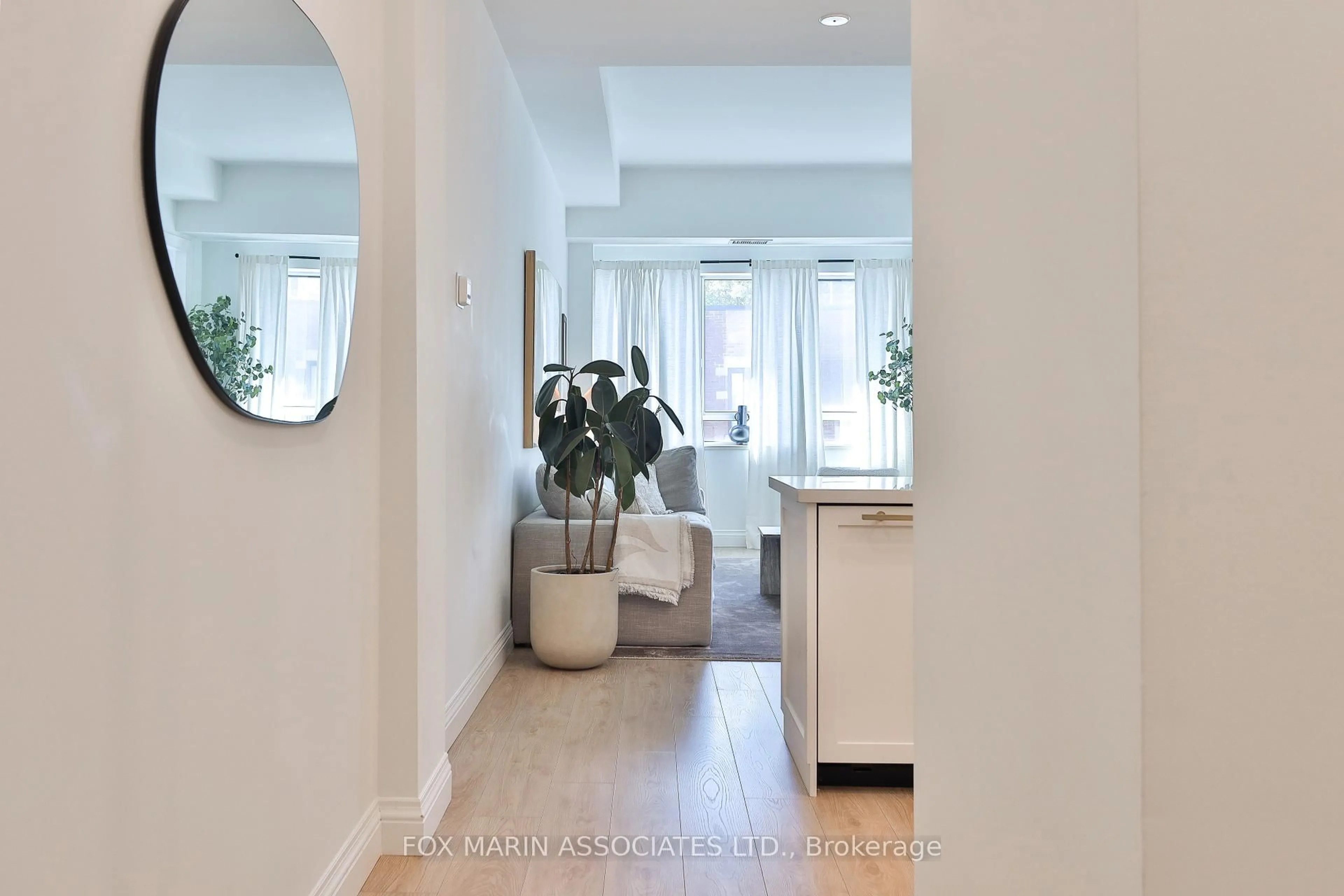 Indoor entryway for 1231 Yonge St #301, Toronto Ontario M4T 2T8