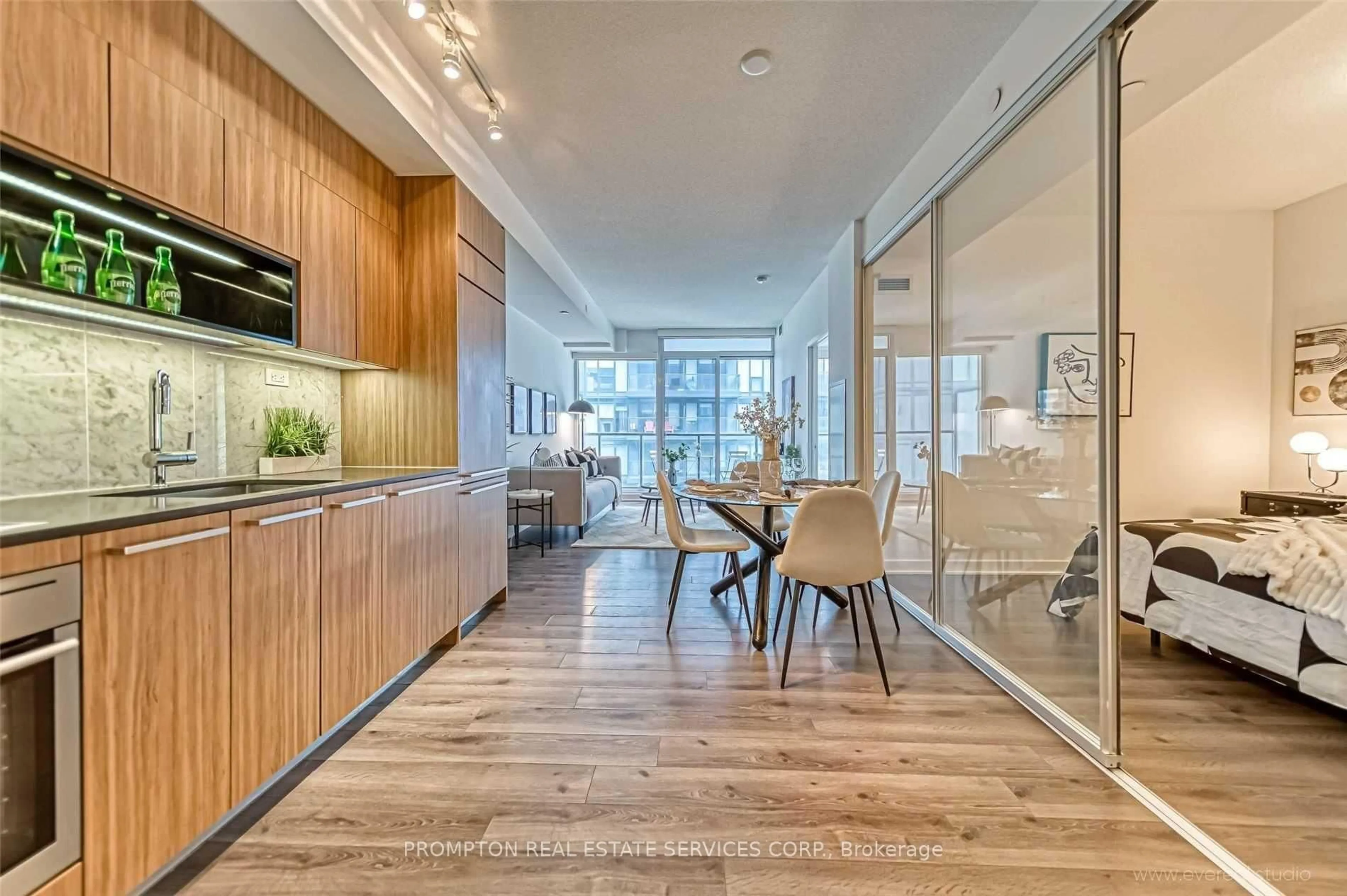 Contemporary kitchen, unknown for 90 Queens Wharf Rd #307, Toronto Ontario M5V 0J4