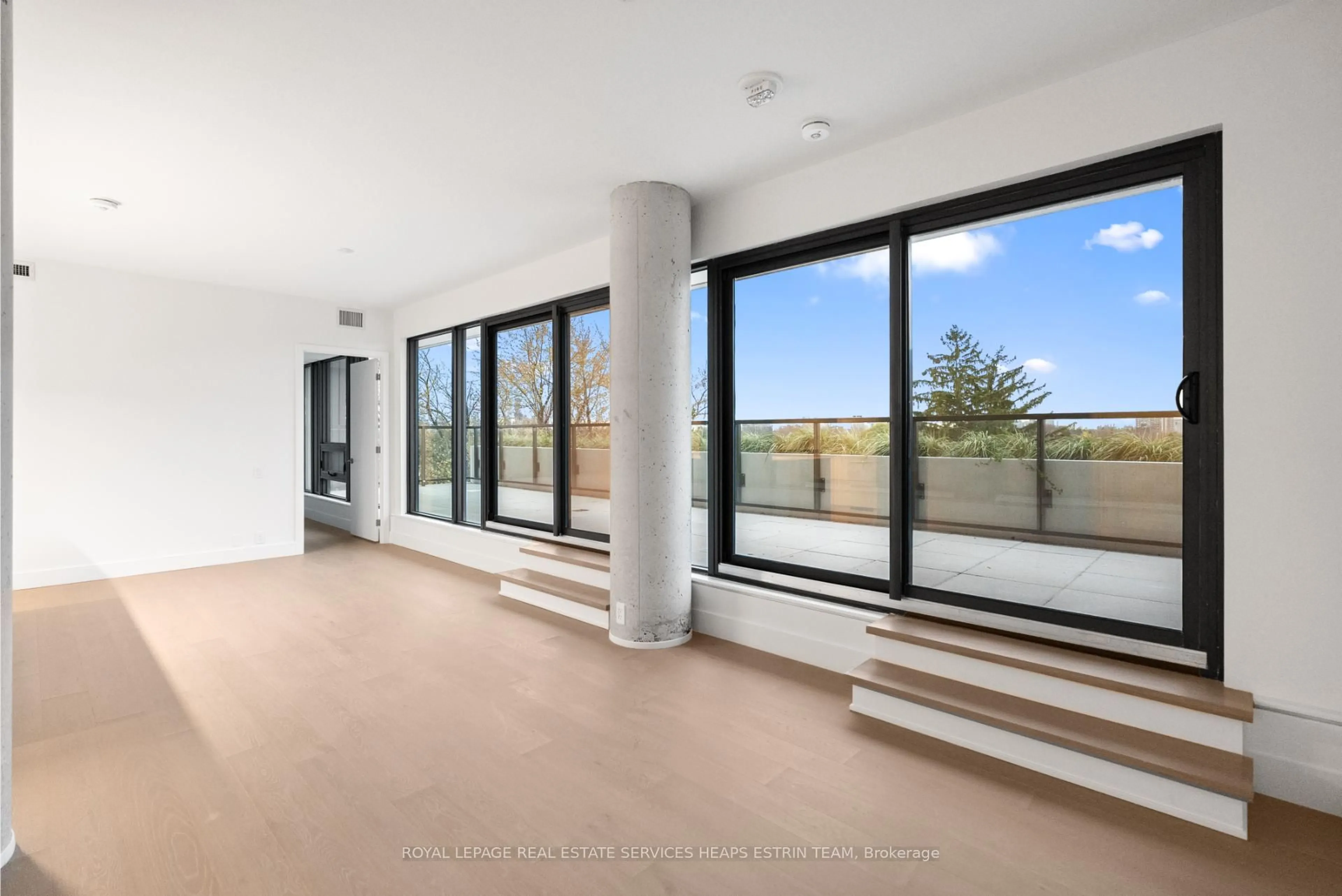 Indoor foyer for 1414 Bayview Ave #606, Toronto Ontario M4G 3A7