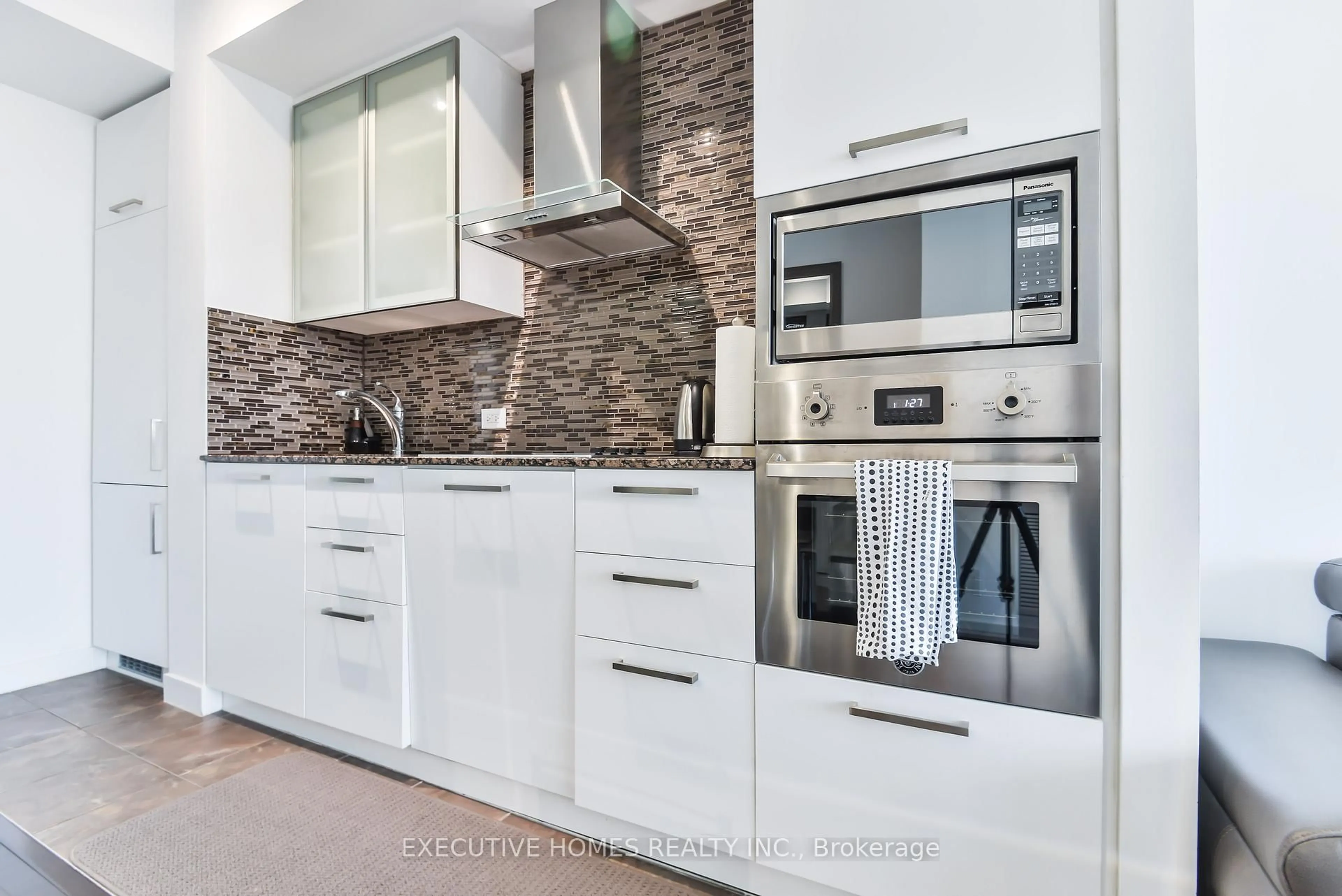 Contemporary kitchen, ceramic/tile floor for 12 York St #4209, Toronto Ontario M5J 0A9