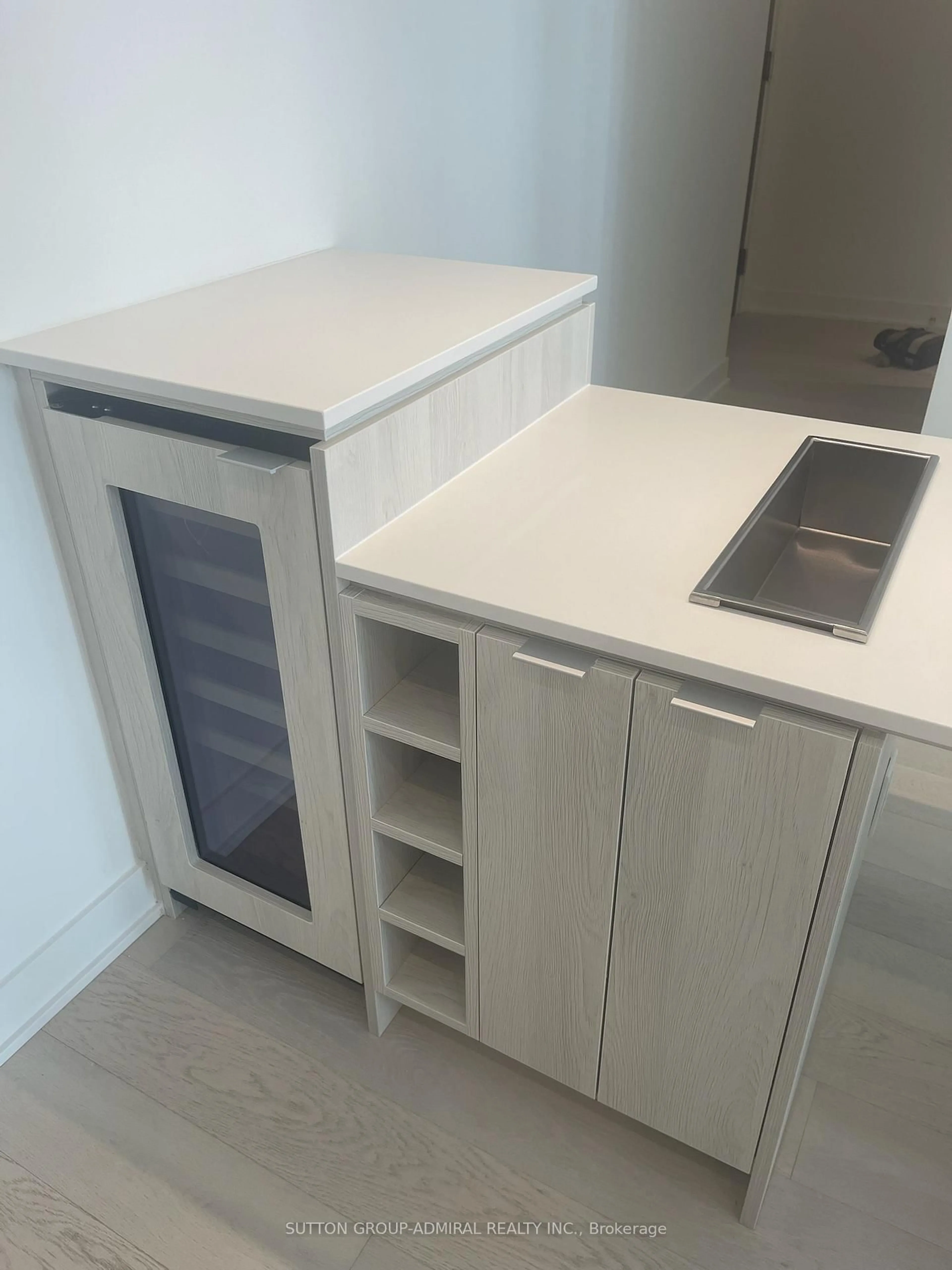 Standard kitchen, unknown for 11 Yorkville Ave #3505, Toronto Ontario M4W 0B7