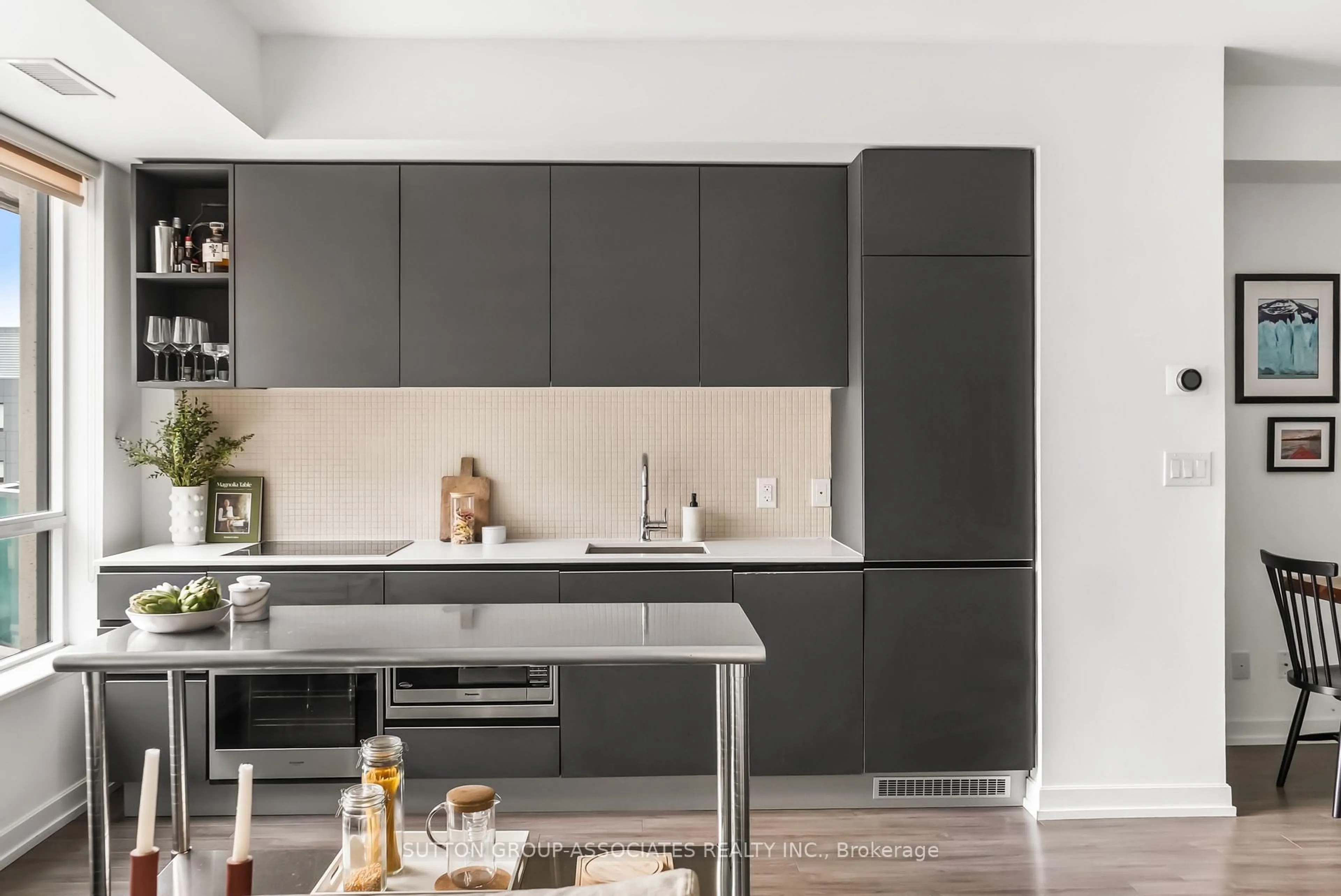 Unknown for 377 Madison Ave #502, Toronto Ontario M4V 3E1