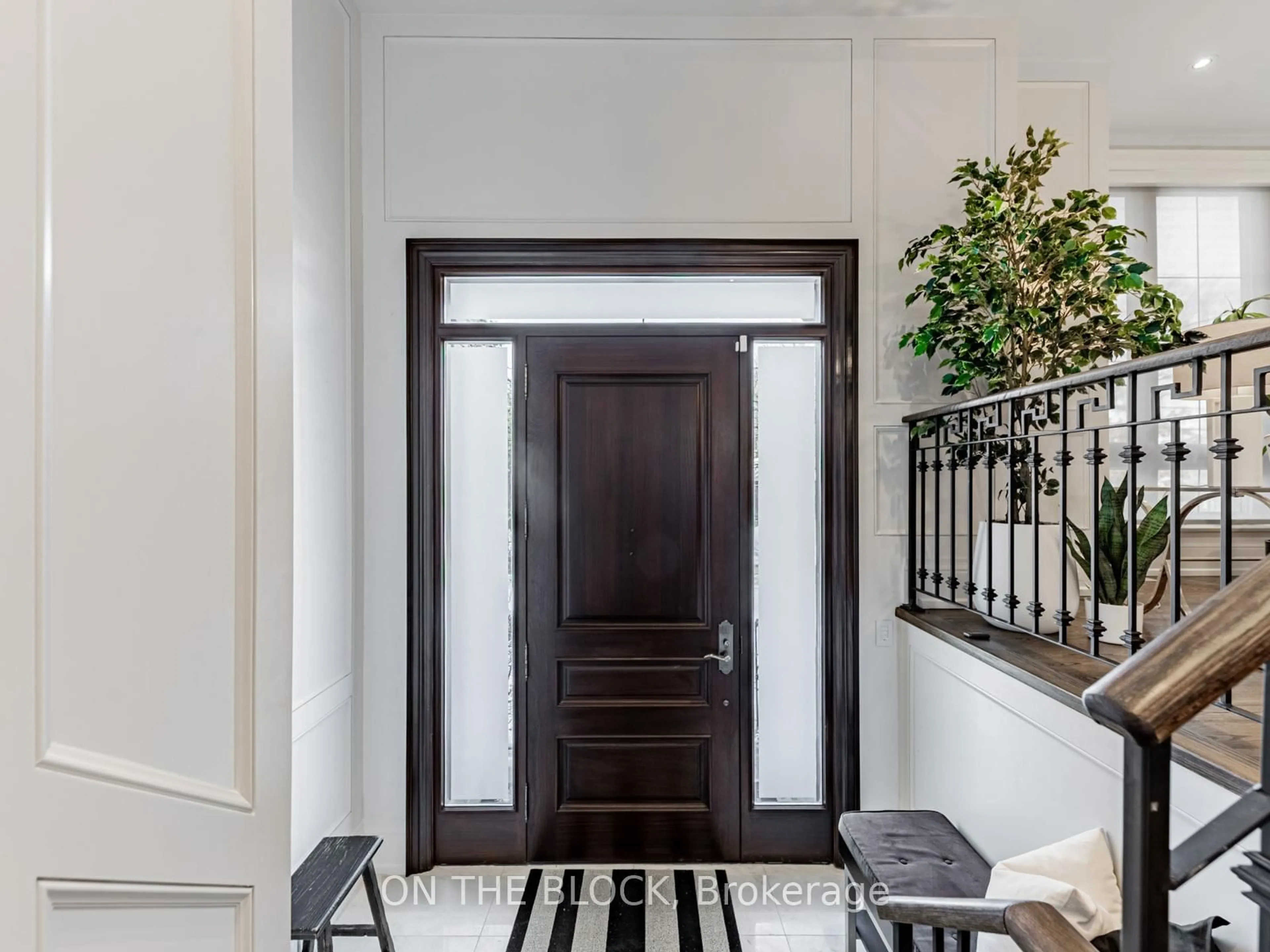 Indoor entryway for 225 Joicey Blvd, Toronto Ontario M5M 2V4