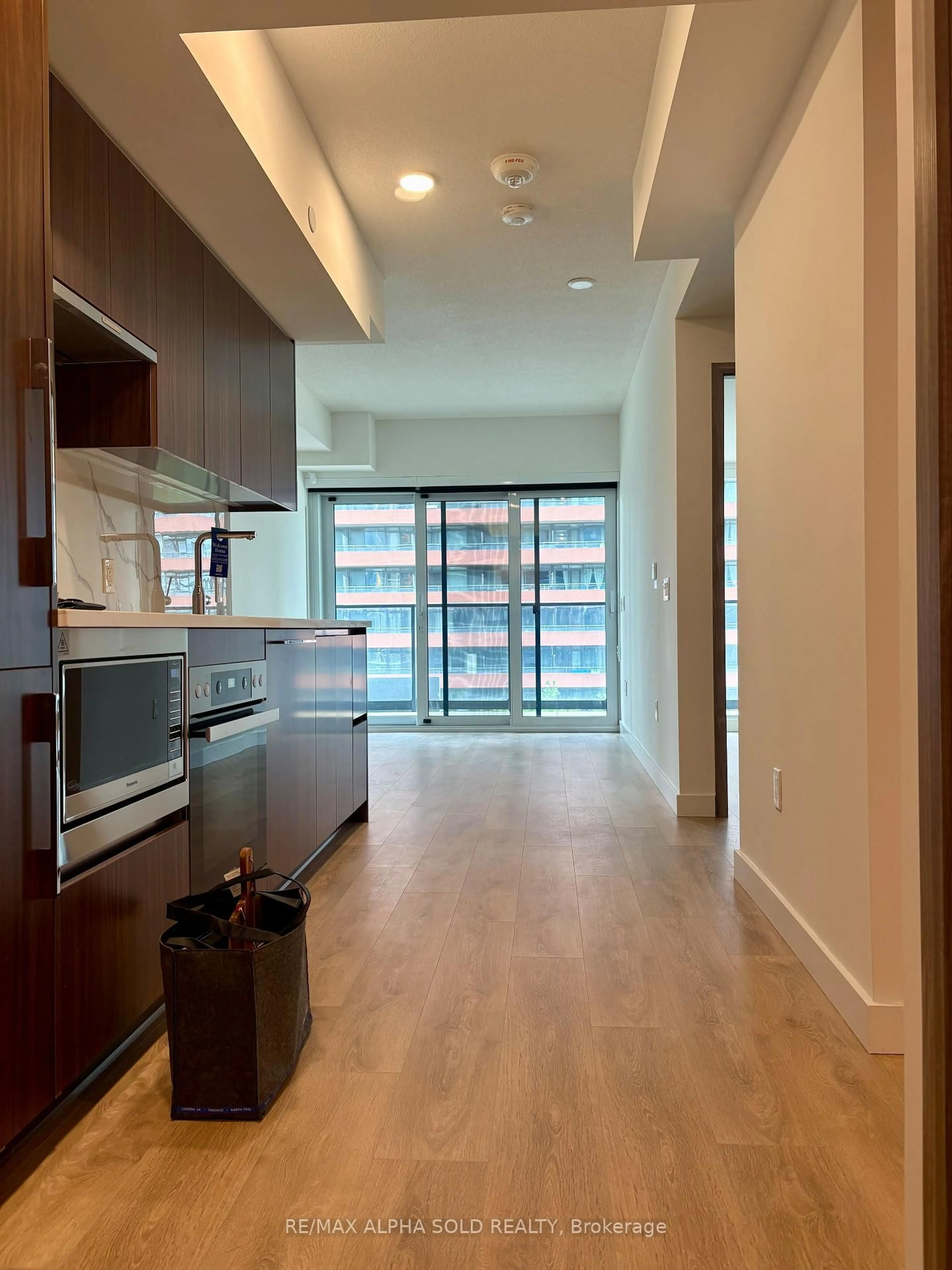 Unknown for 3 Concord Cityplace Way #627, Toronto Ontario M5V 0X4