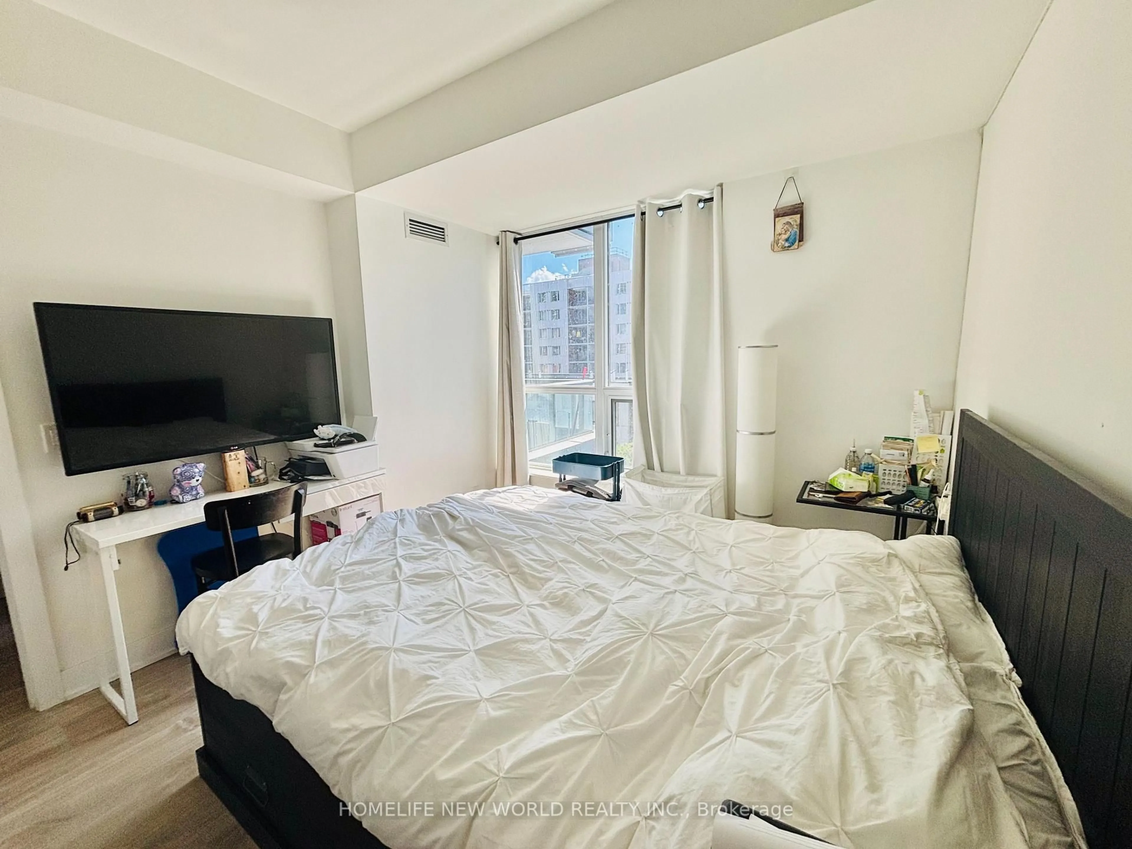 A pic of a room for 38 Cameron St #423, Toronto Ontario M5T 0C3